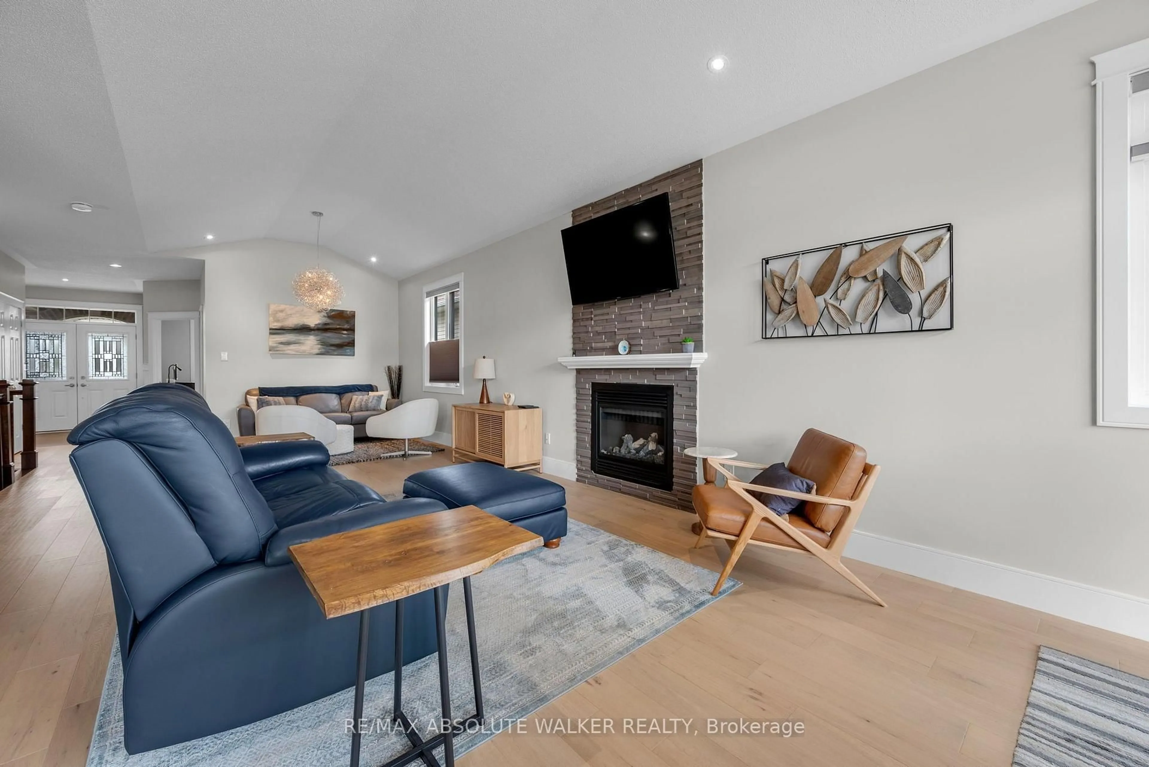 Living room with furniture, unknown for 355 Nestleton St, Ottawa Ontario K4A 0W2