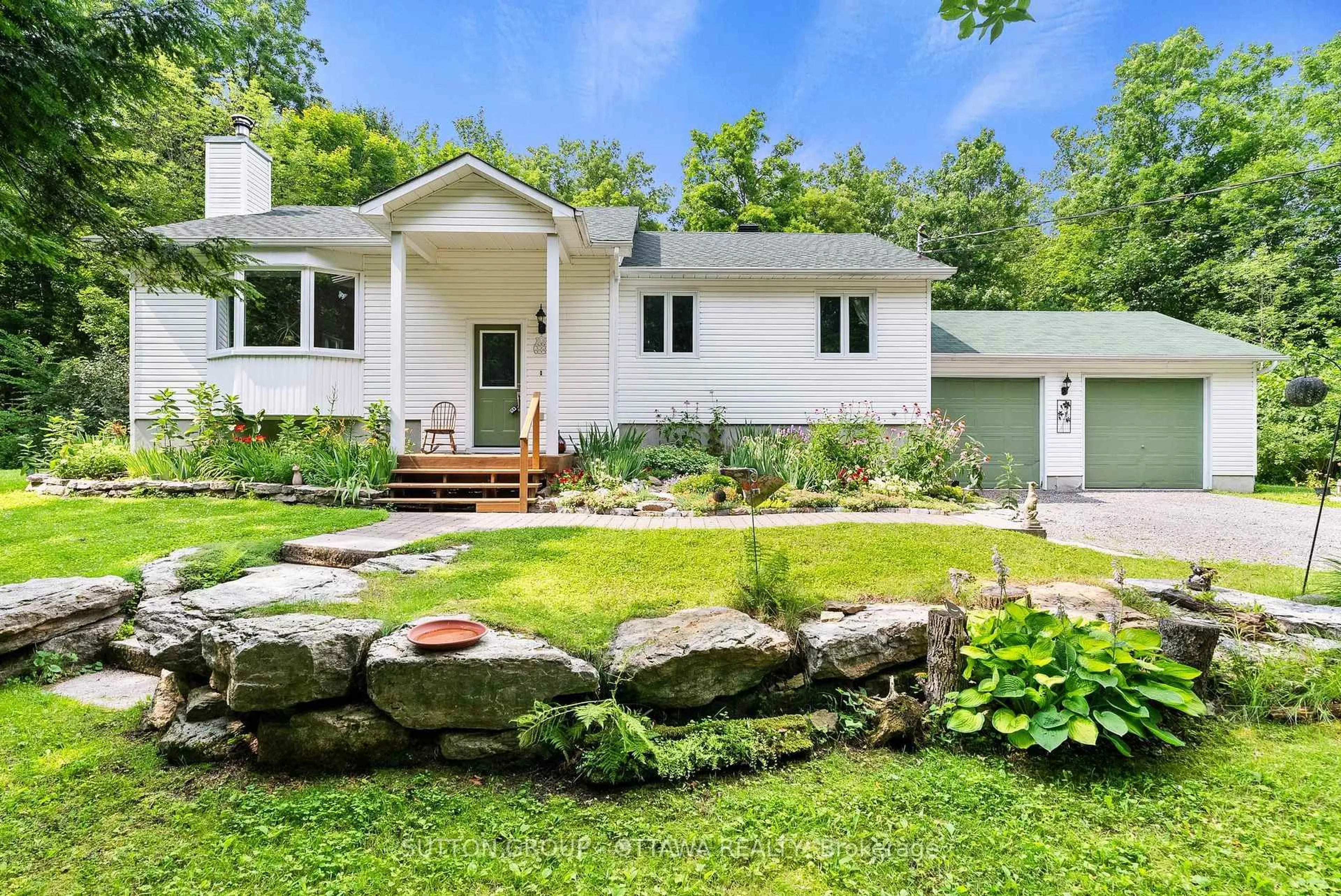 Home with vinyl exterior material, unknown for 365 Haskins Rd, North Grenville Ontario K0G 1N0
