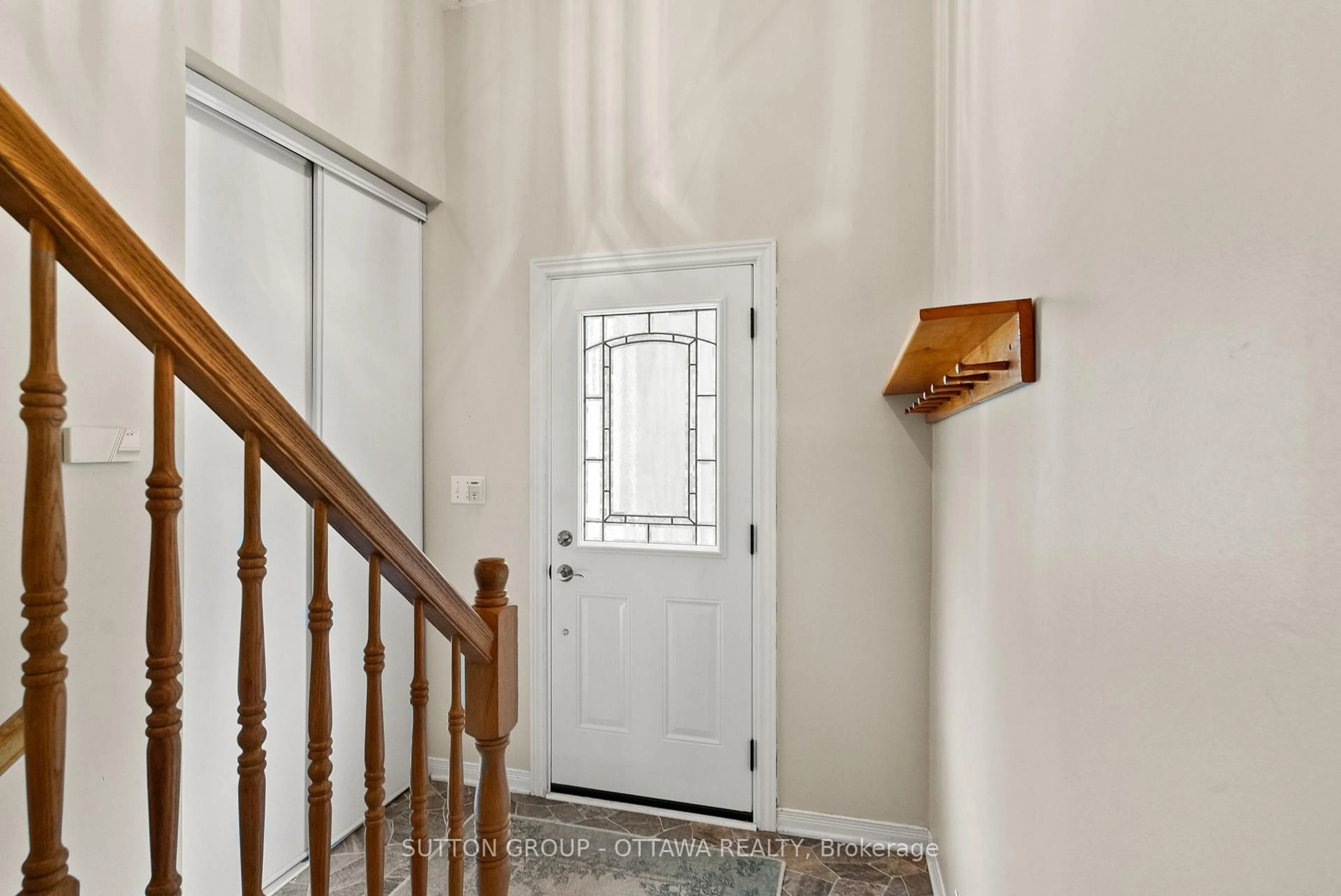 Indoor entryway for 365 Haskins Rd, North Grenville Ontario K0G 1N0