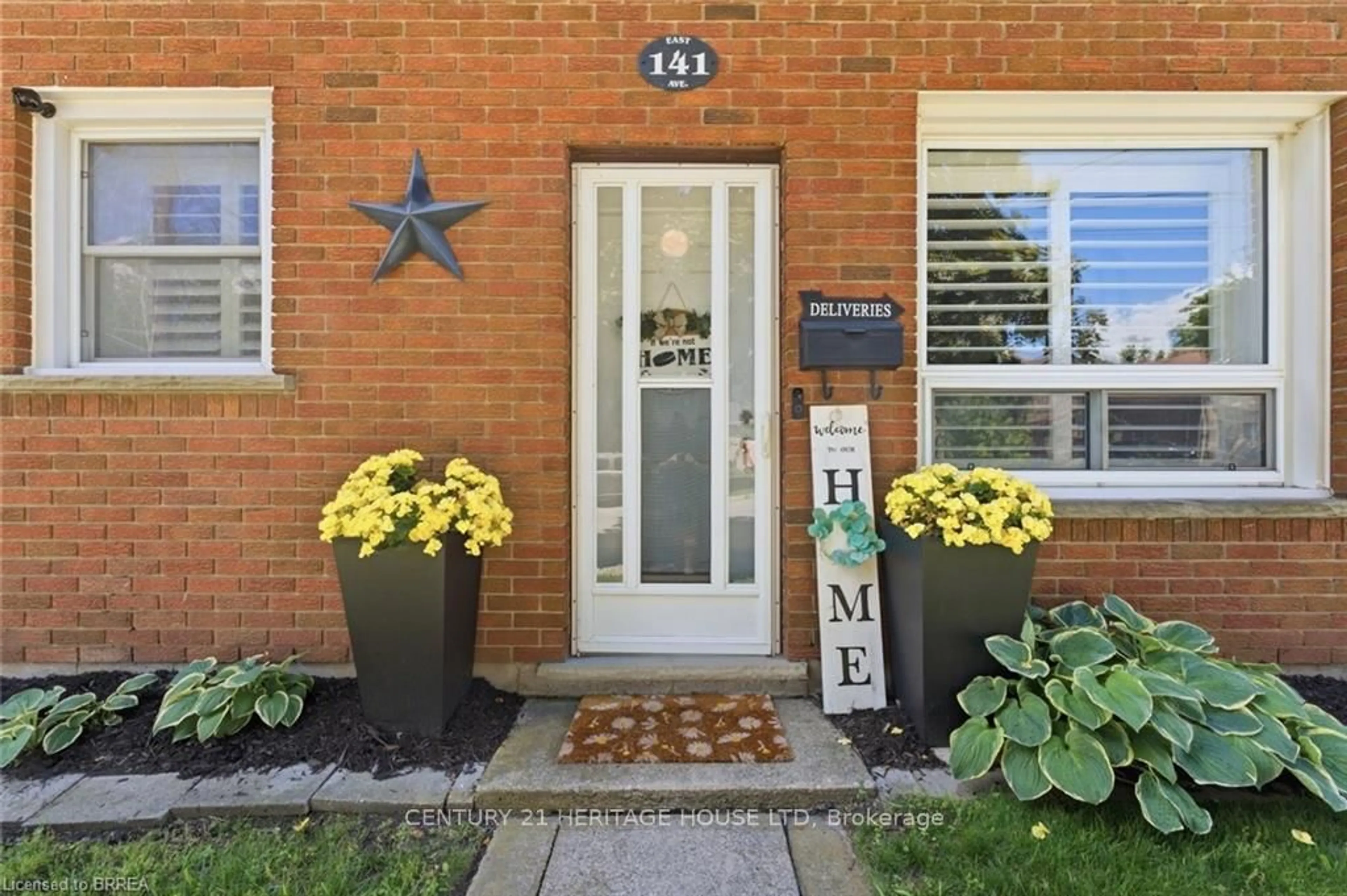 Indoor entryway for 141 East Ave, Brantford Ontario N3S 3M3