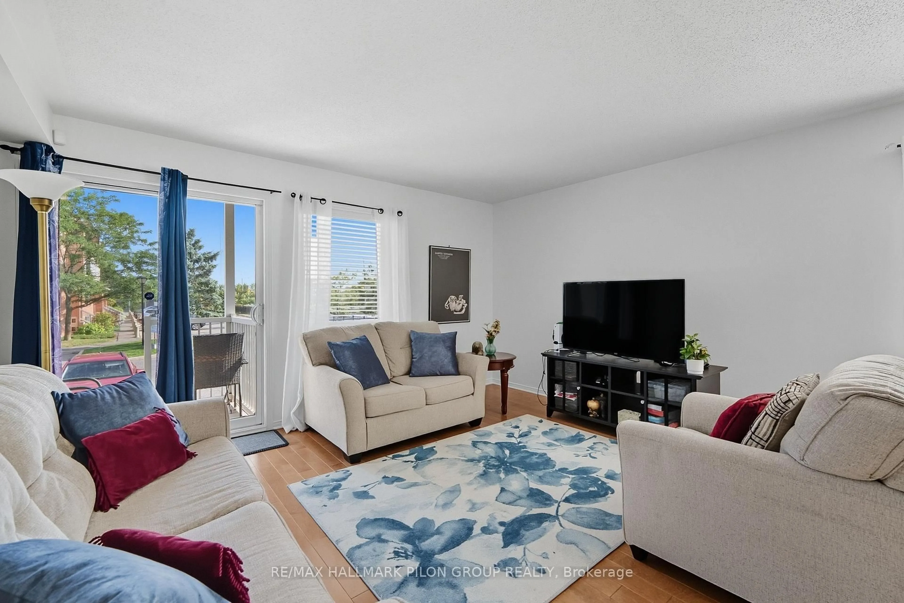 Living room with furniture, unknown for 10 Lakepointe Dr, Orleans Ontario K4A 5E3