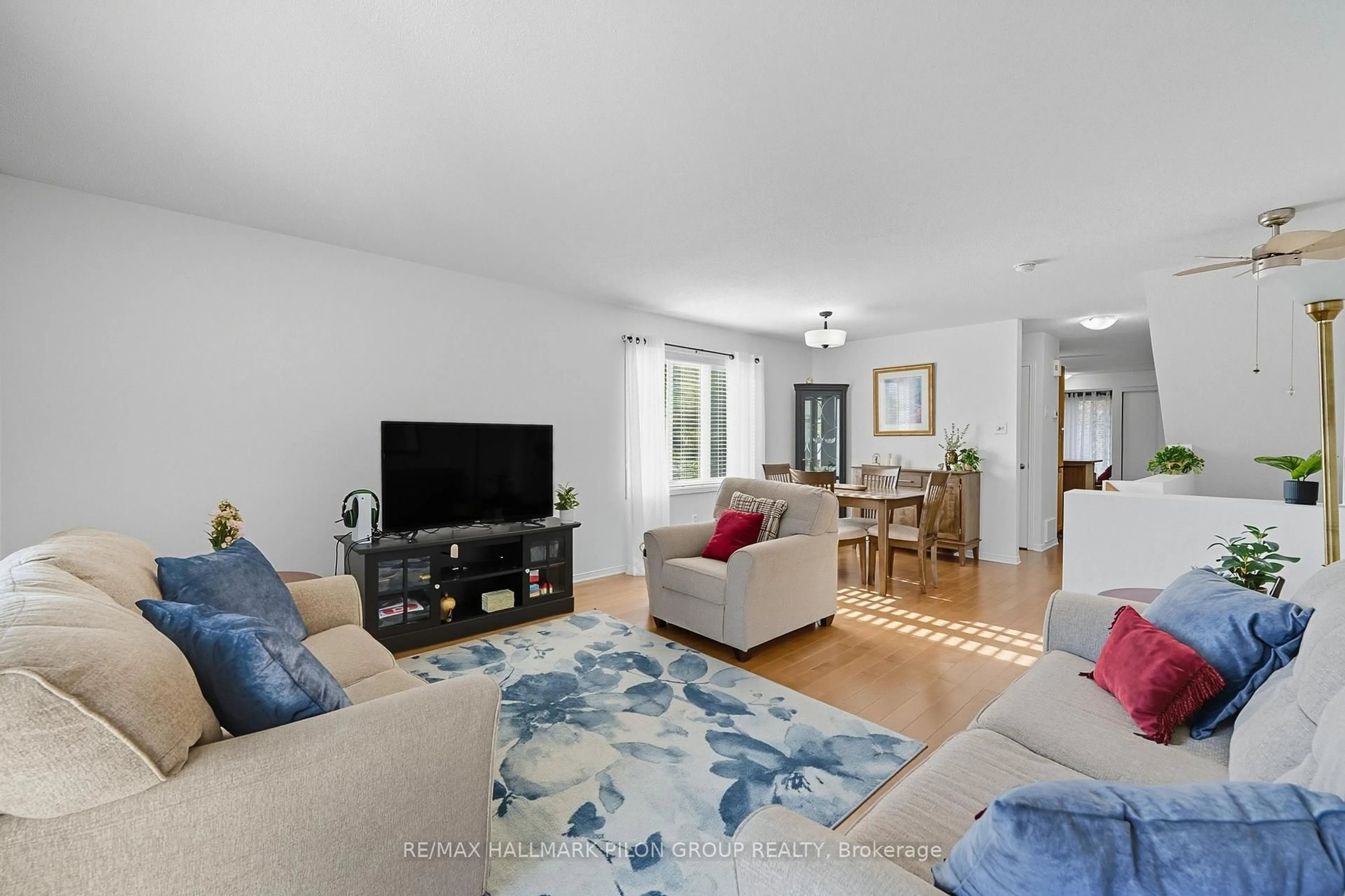 Living room with furniture, unknown for 10 Lakepointe Dr, Orleans Ontario K4A 5E3