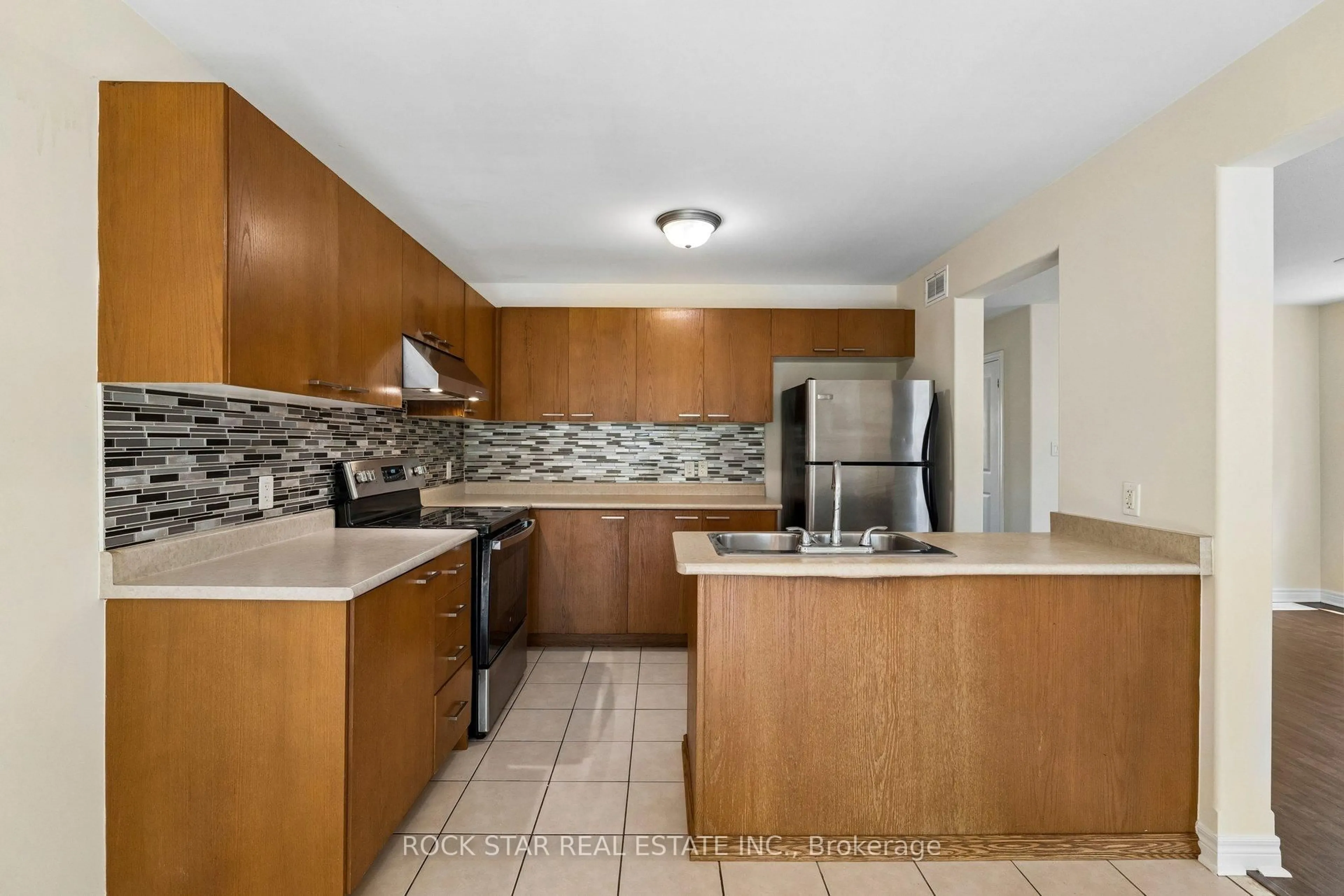 Standard kitchen, ceramic/tile floor for 36 Chicory Cres, St. Catharines Ontario L2R 6K7