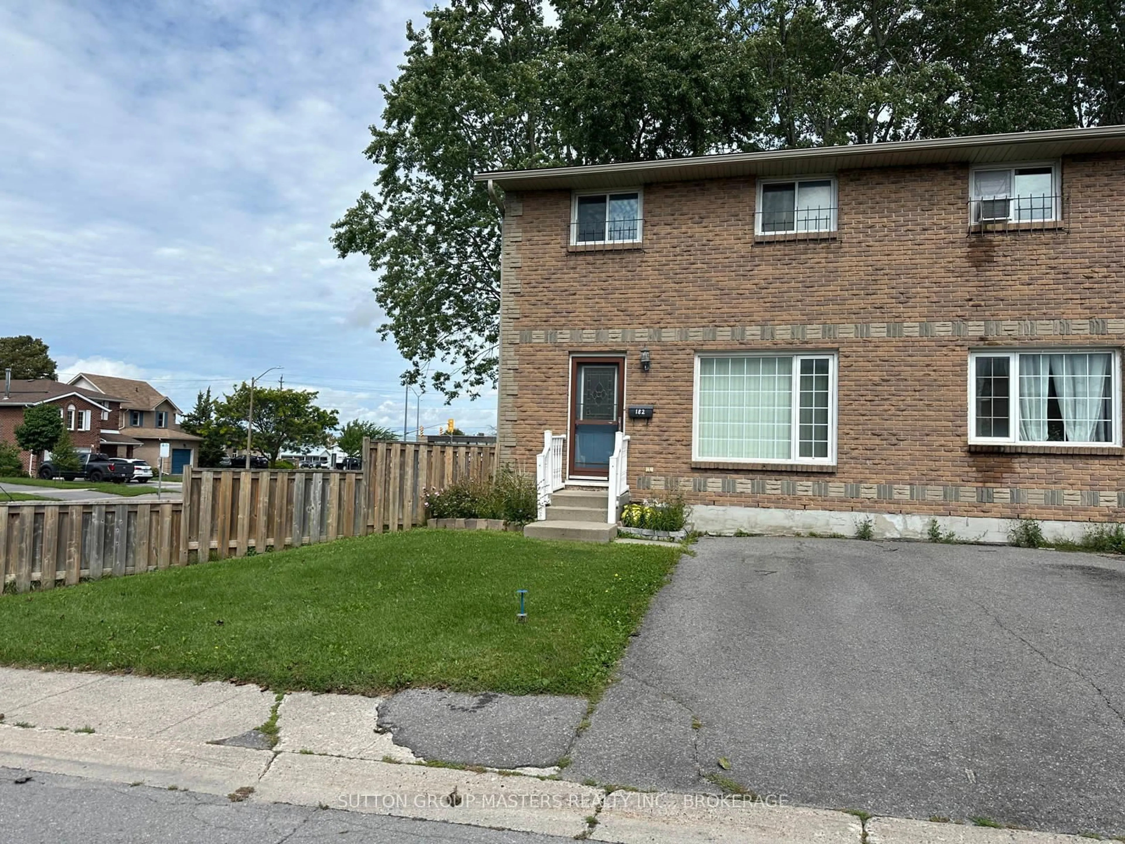 A pic from outside/outdoor area/front of a property/back of a property/a pic from drone, street for 182 Rosemund Cres, Kingston Ontario K7M 6Z1
