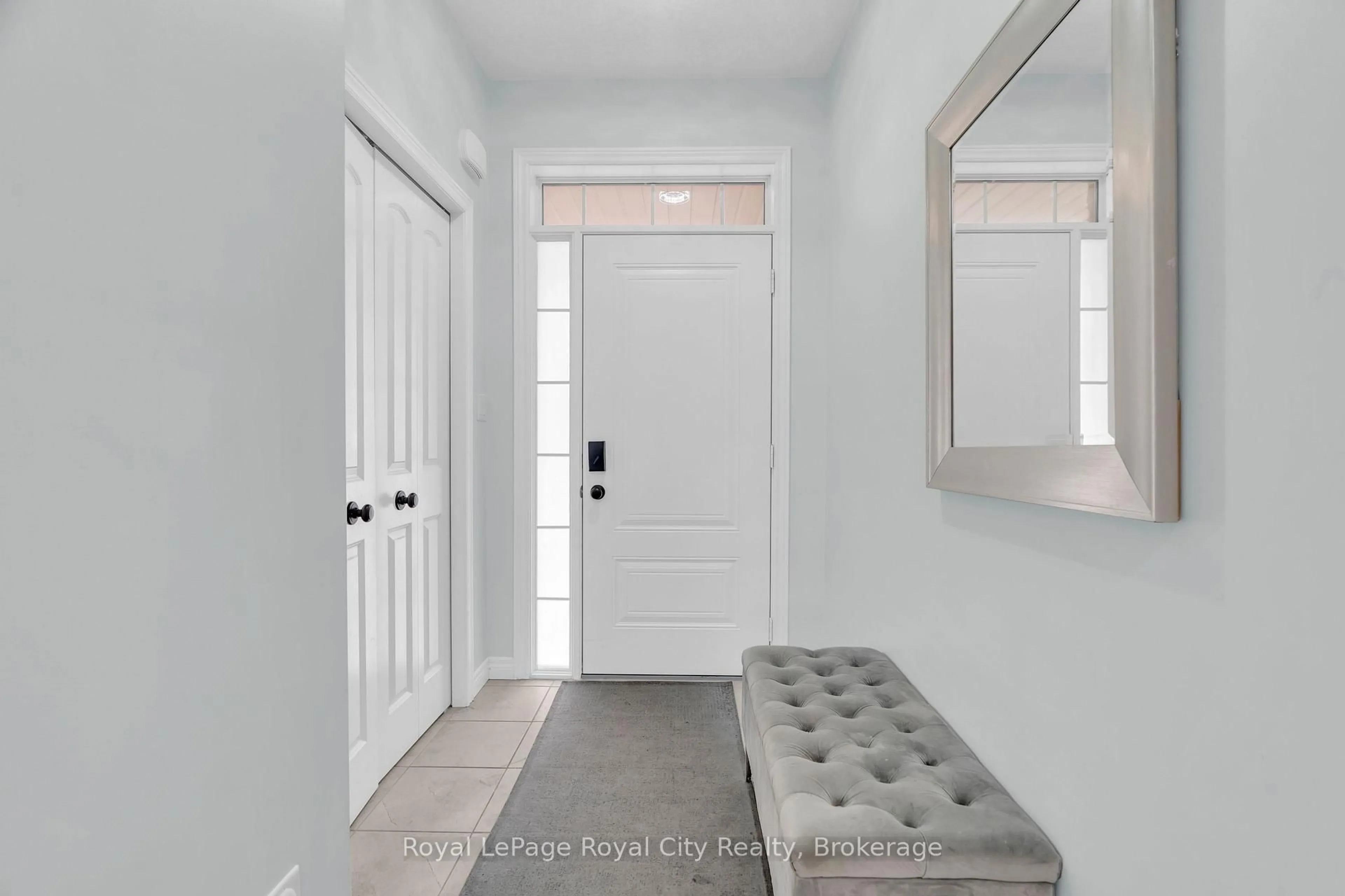 Indoor entryway for 269 Watson Pkwy #7, Guelph Ontario N1E 0R3