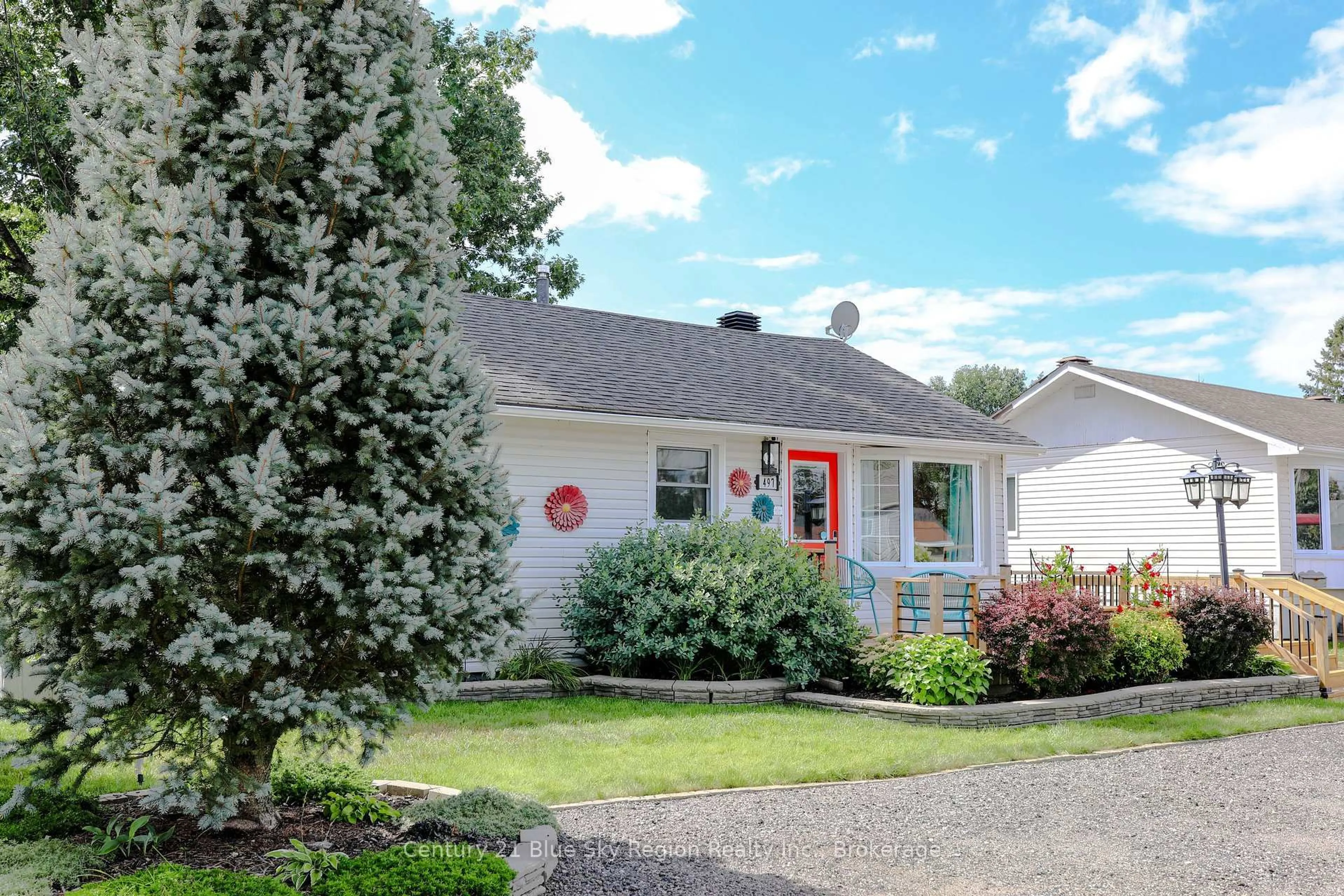 Home with vinyl exterior material, street for 497 Montrose Ave, North Bay Ontario P1B 7E8