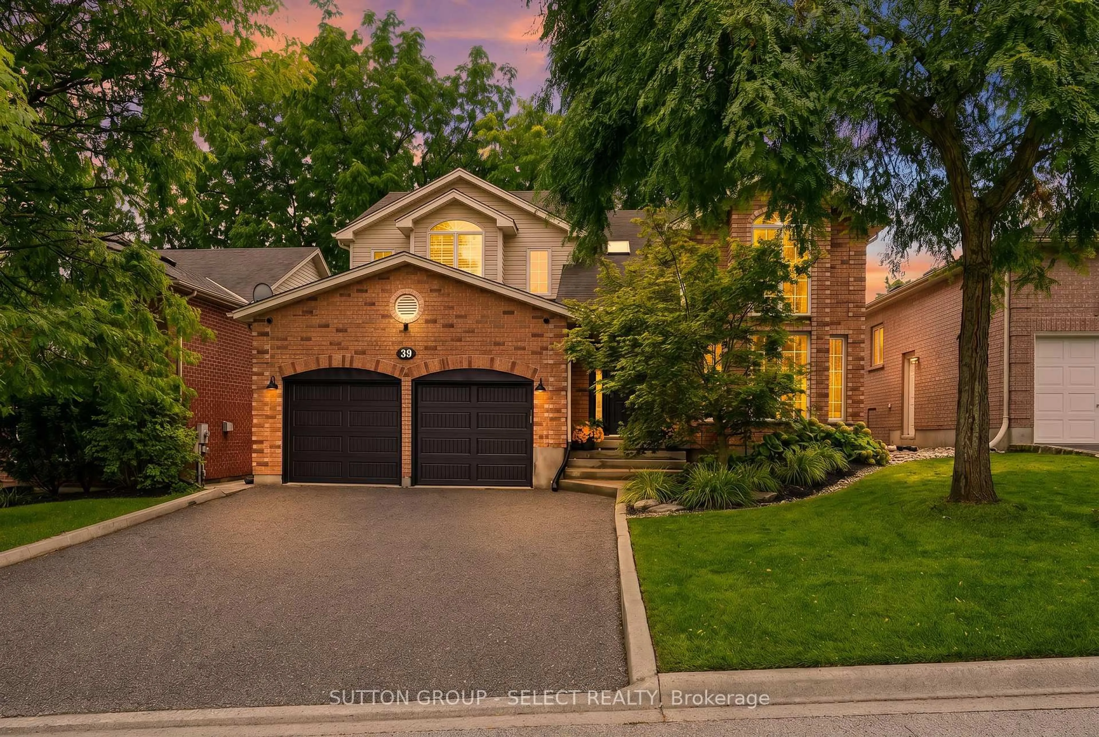 Home with brick exterior material, street for 39 Carolinian Lane, Cambridge Ontario N1S 5B5