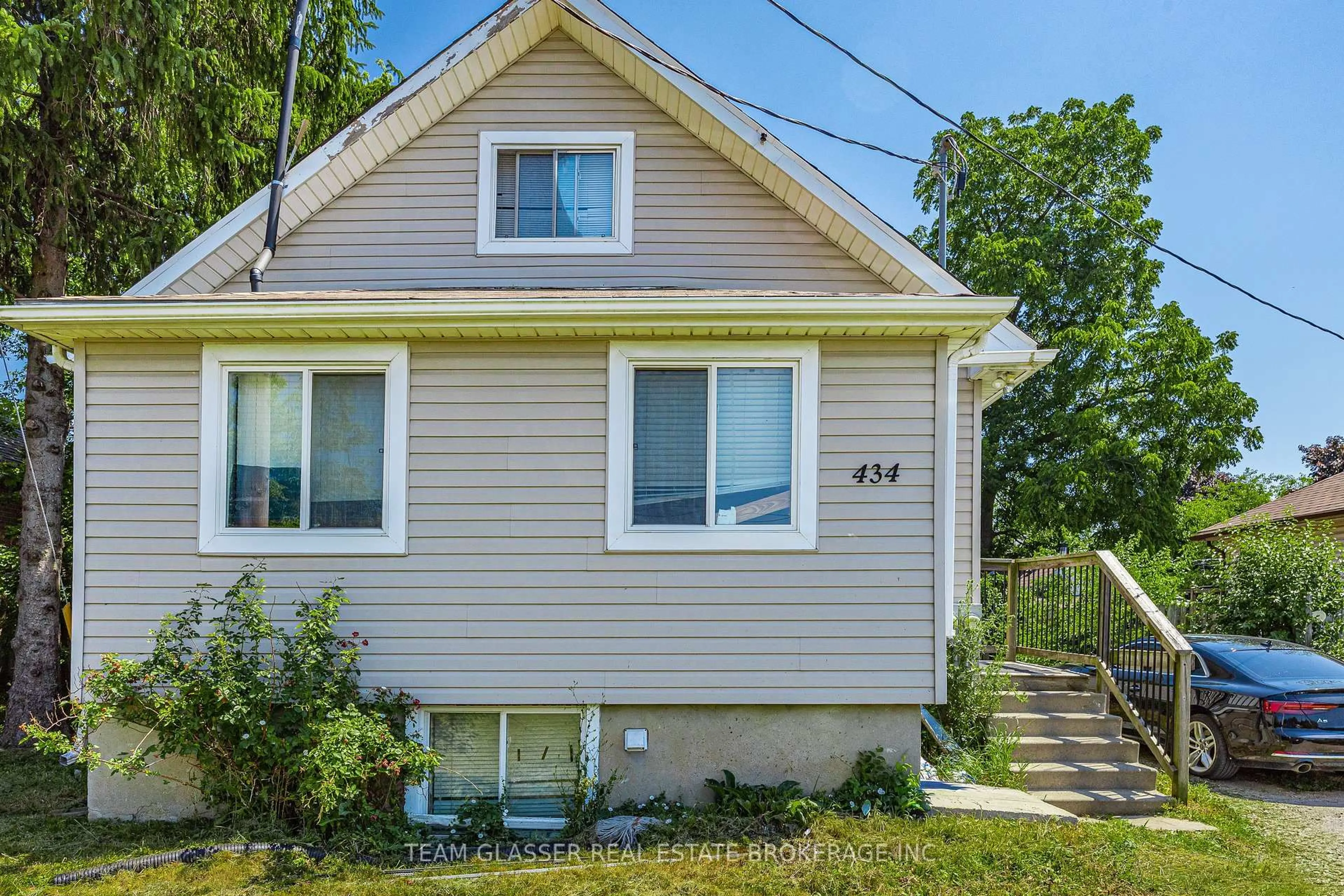 Home with vinyl exterior material, street for 434 Second St, London East Ontario N5W 4T1
