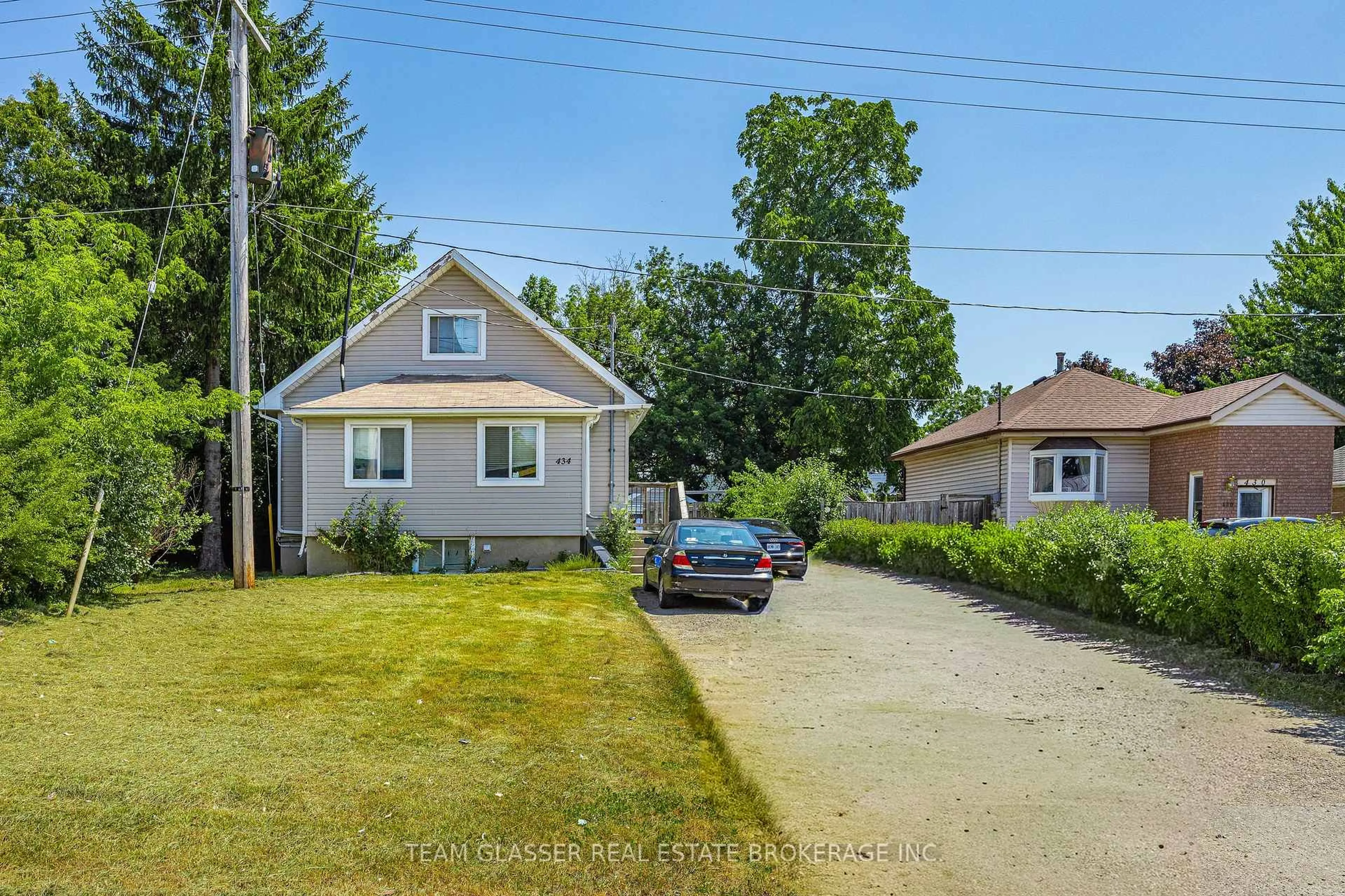 A pic from outside/outdoor area/front of a property/back of a property/a pic from drone, street for 434 Second St, London East Ontario N5W 4T1