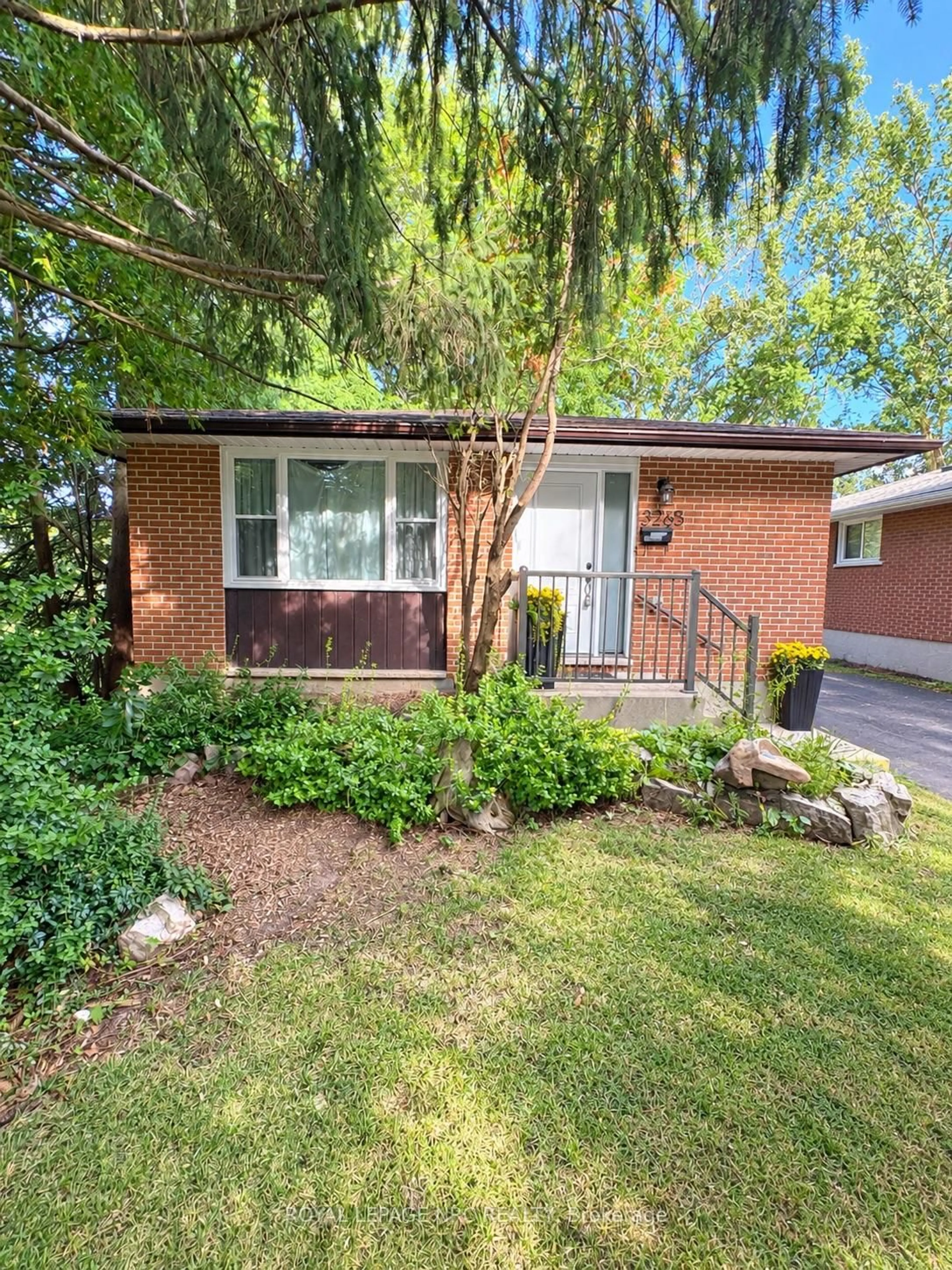 Home with brick exterior material, street for 3265 Addison Ave, Niagara Falls Ontario L2J 3K6