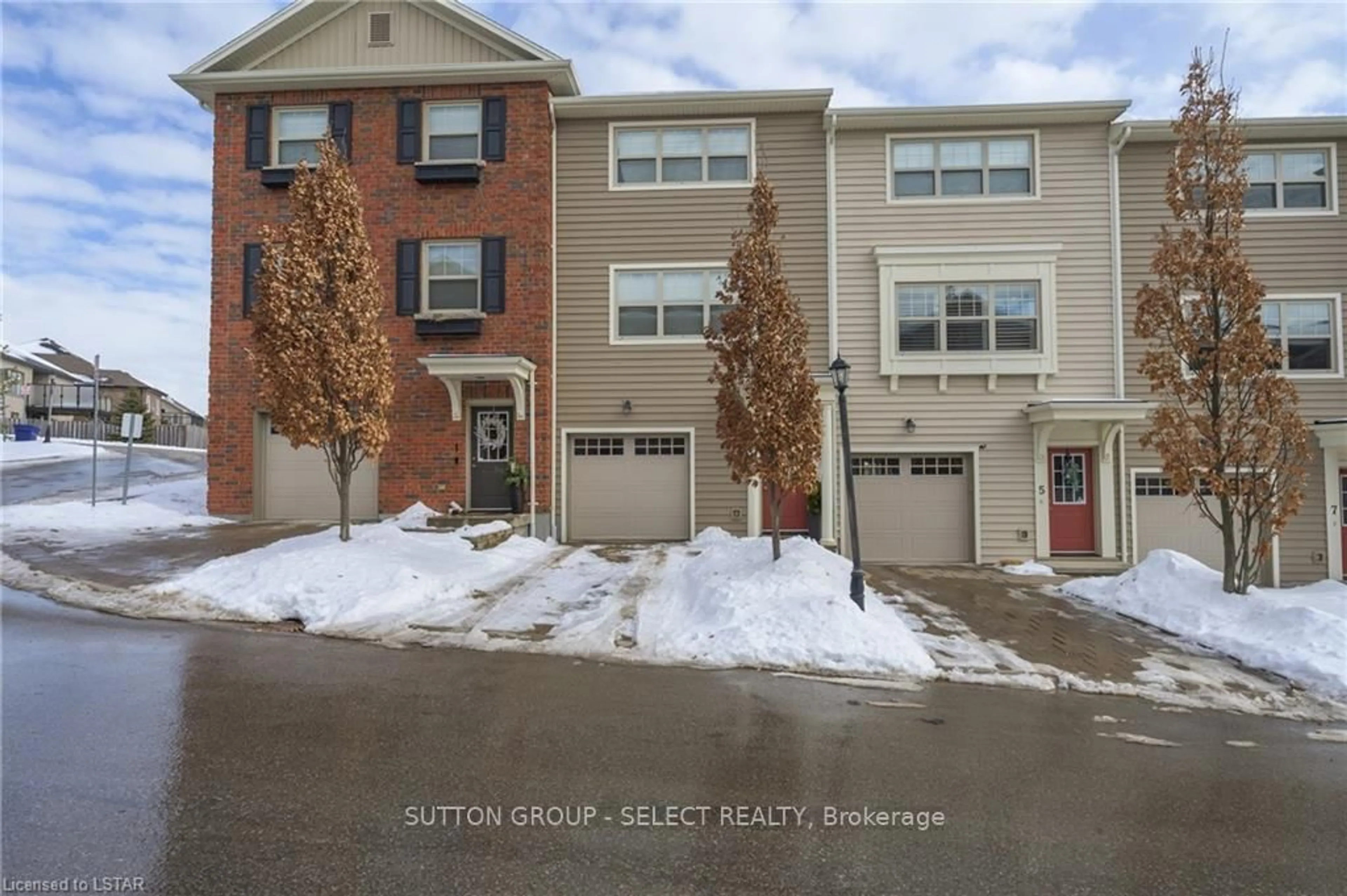 Unknown for 1850 BEAVERBROOK Ave #3, London North Ontario N6H 0G7