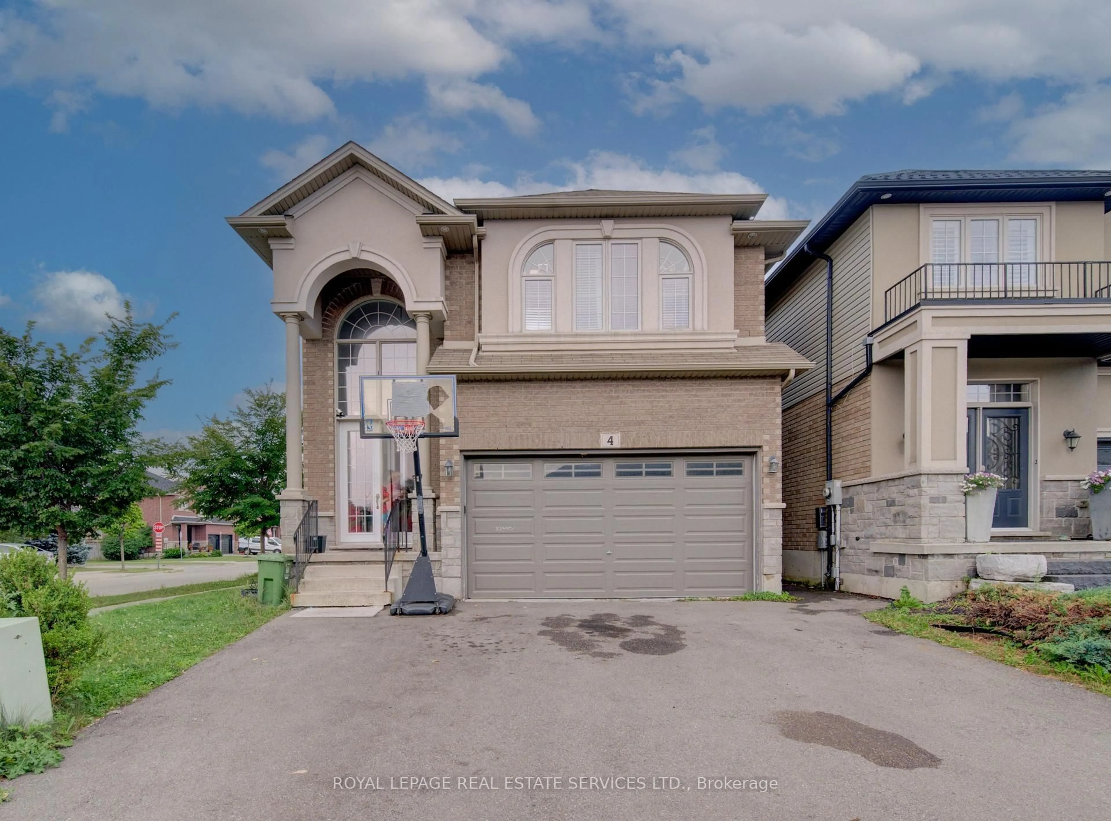 Unknown for 4 Chartwell Circ, Hamilton Ontario L9A 0B6