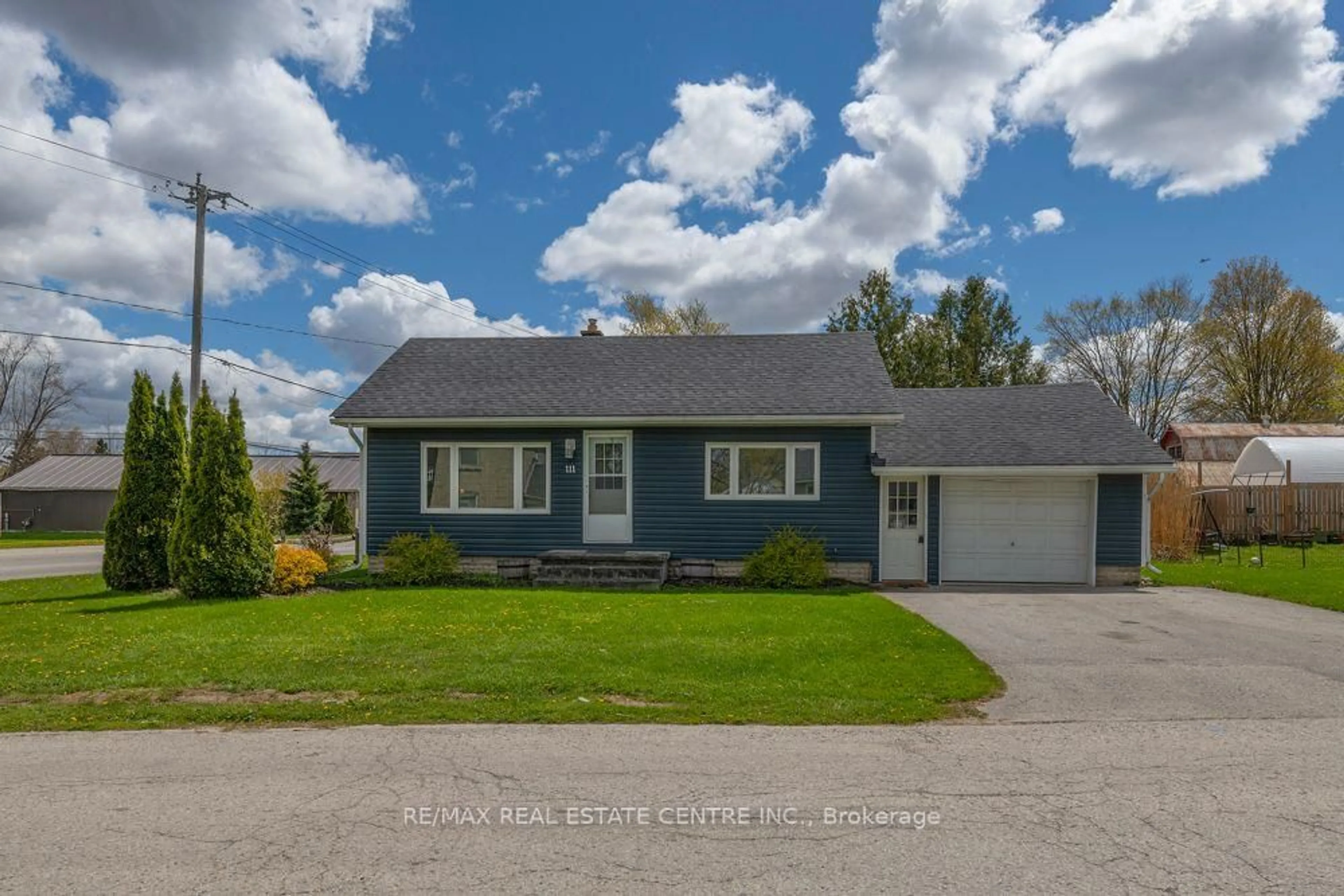 Home with vinyl exterior material, street for 111 Elizabeth St, West Grey Ontario N0G 1R0