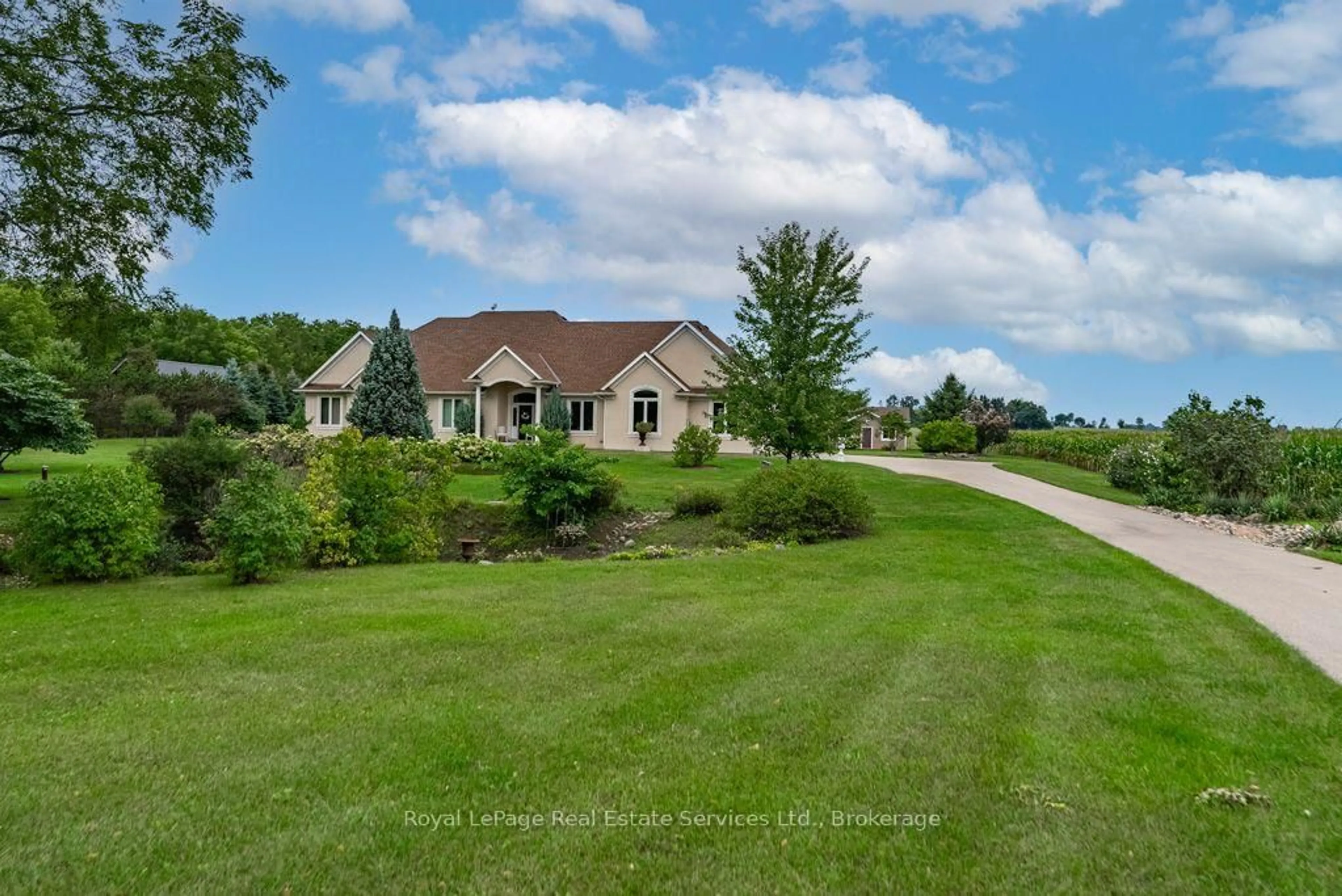 A pic from outside/outdoor area/front of a property/back of a property/a pic from drone, water/lake/river/ocean view for 365 Robinson Rd, Brant Ontario N3T 0L7
