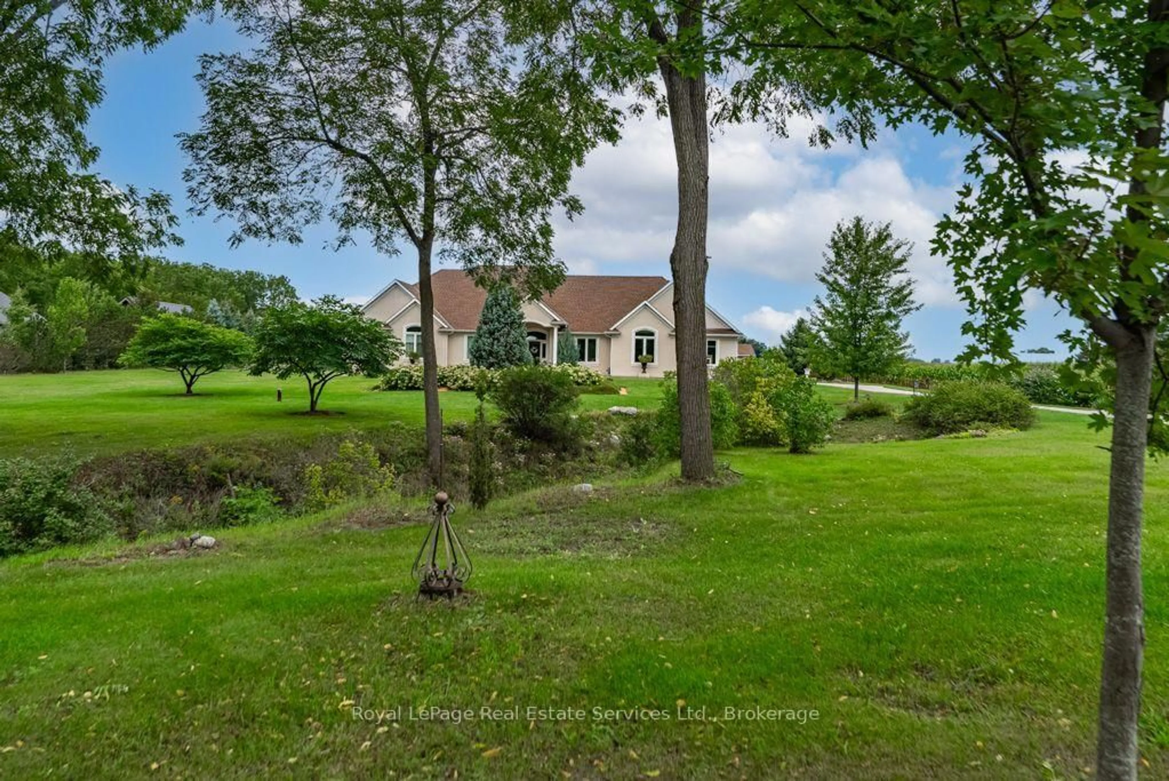 A pic from outside/outdoor area/front of a property/back of a property/a pic from drone, water/lake/river/ocean view for 365 Robinson Rd, Brant Ontario N3T 0L7