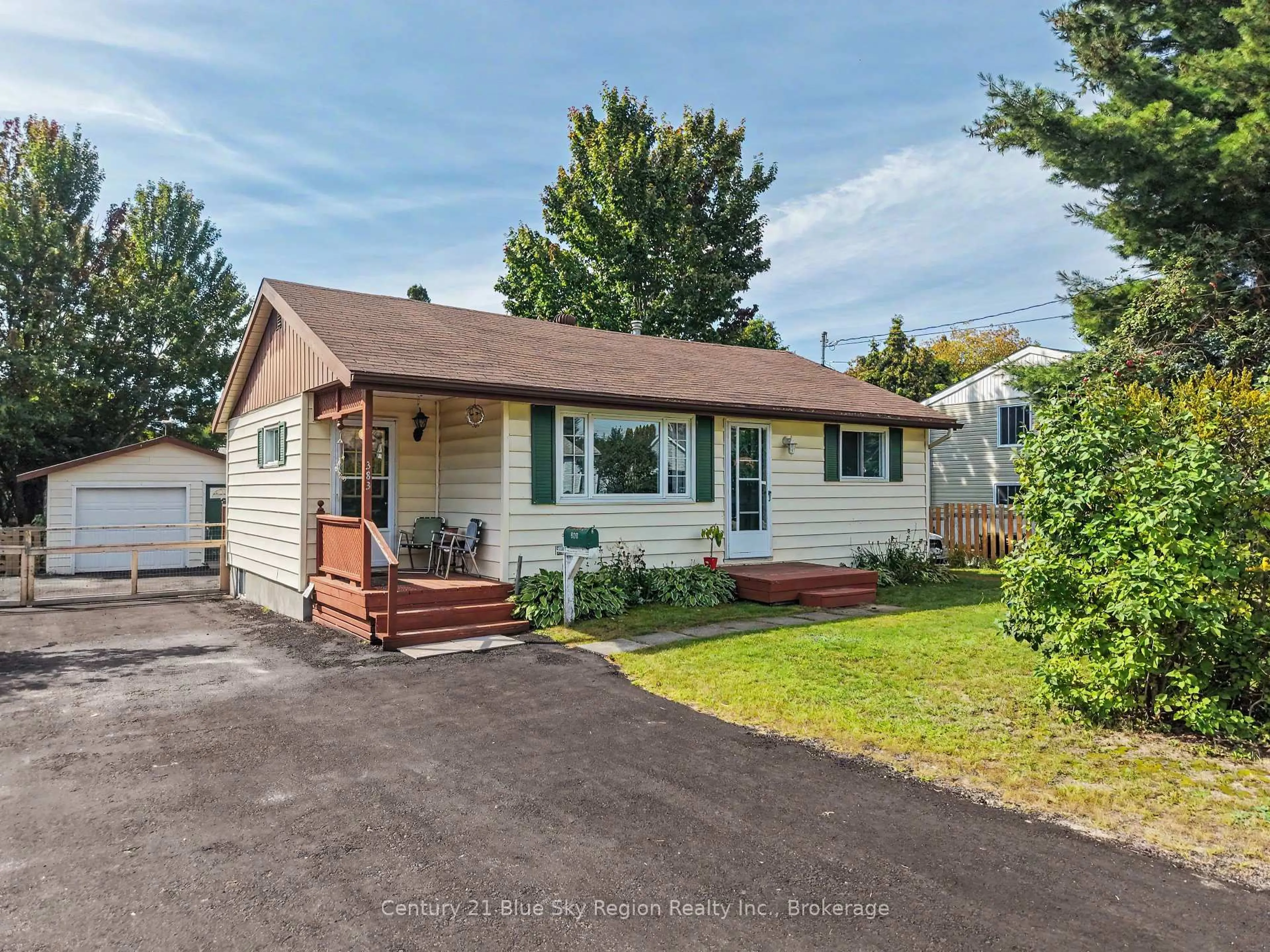 Home with vinyl exterior material, street for 383 Angus St, North Bay Ontario P1B 7L7