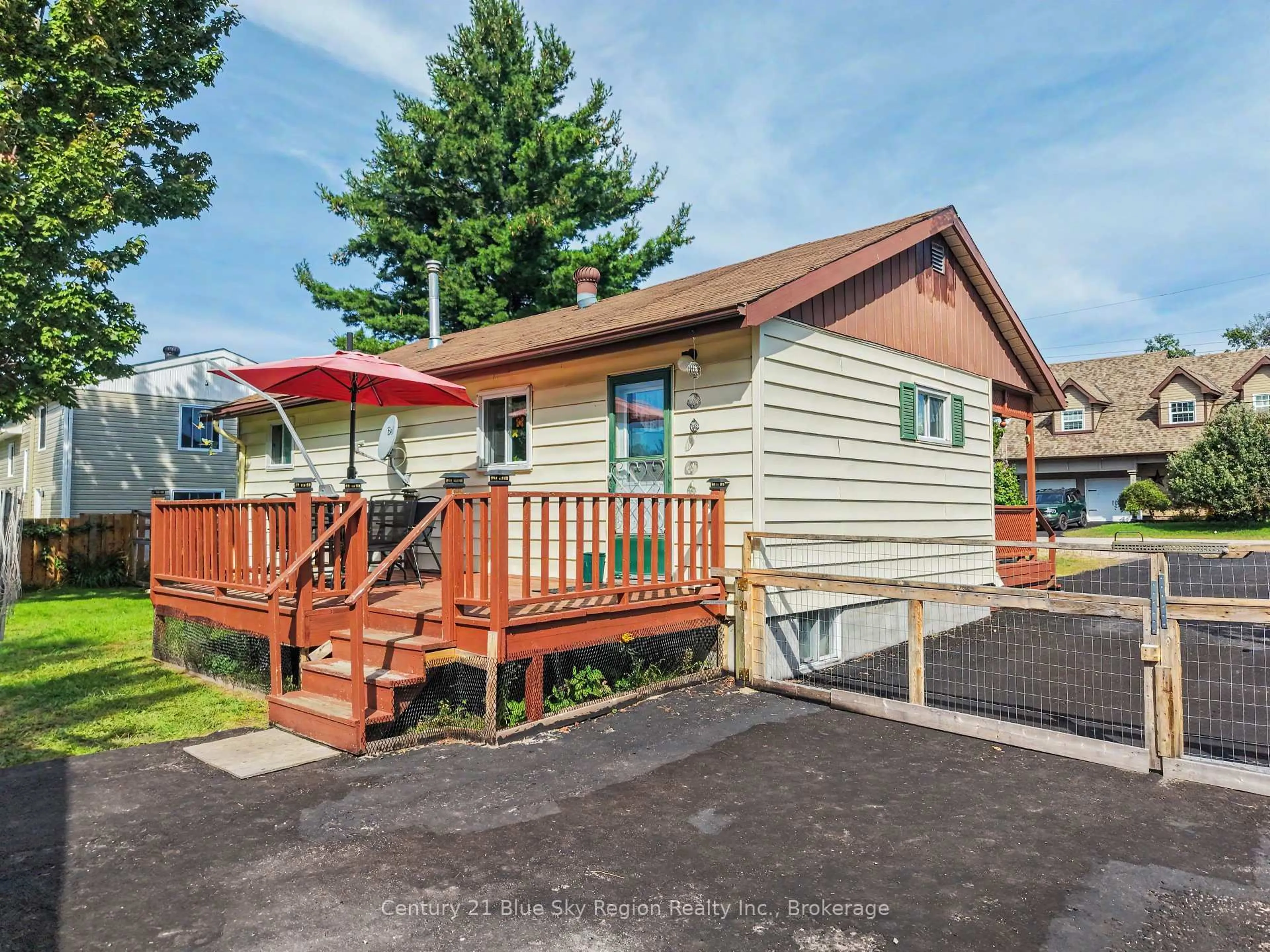 Home with vinyl exterior material, street for 383 Angus St, North Bay Ontario P1B 7L7