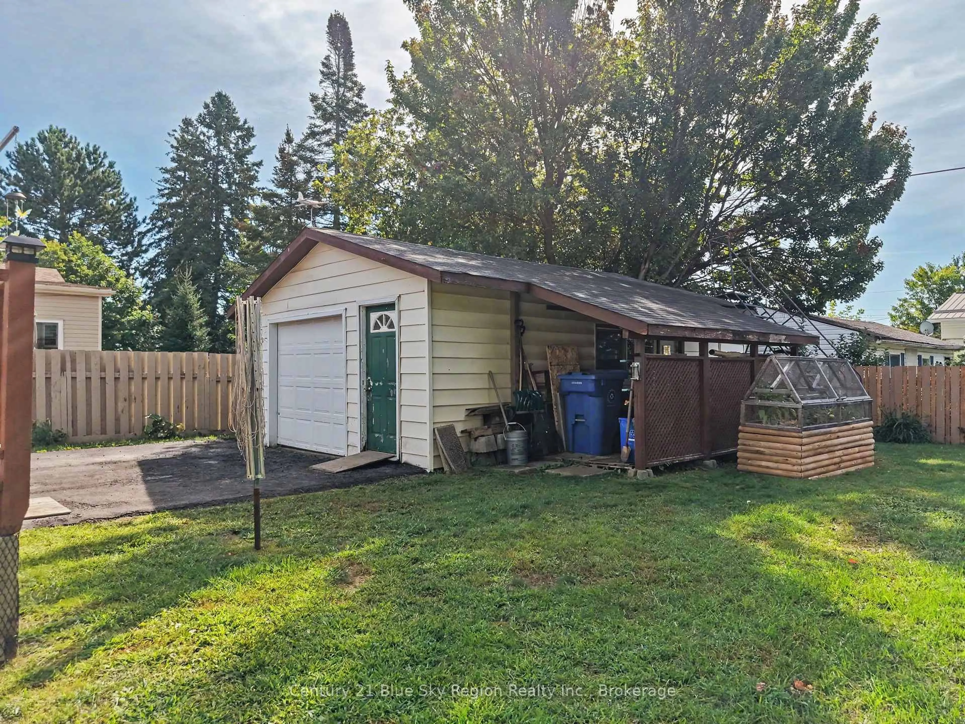Shed for 383 Angus St, North Bay Ontario P1B 7L7