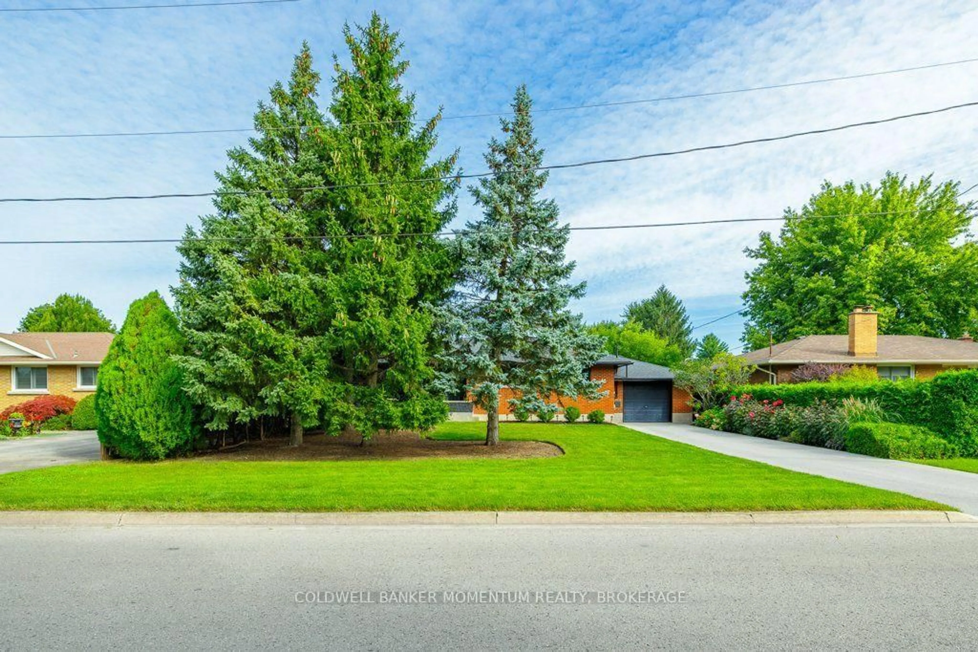 A pic from outside/outdoor area/front of a property/back of a property/a pic from drone, street for 3 Cherry St, Niagara-on-the-Lake Ontario L0S 1J0