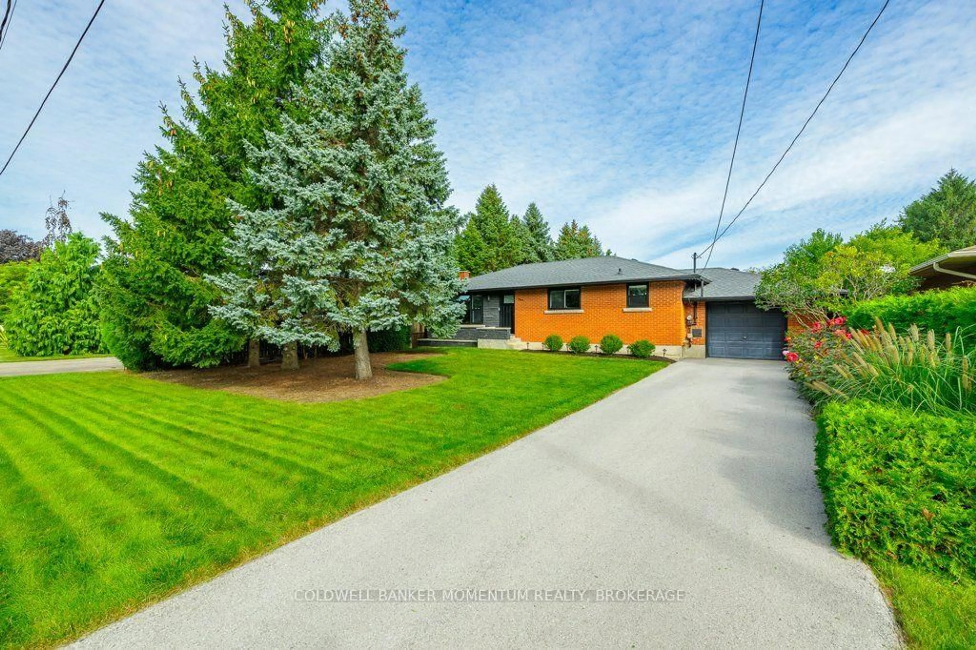 A pic from outside/outdoor area/front of a property/back of a property/a pic from drone, street for 3 Cherry St, Niagara-on-the-Lake Ontario L0S 1J0