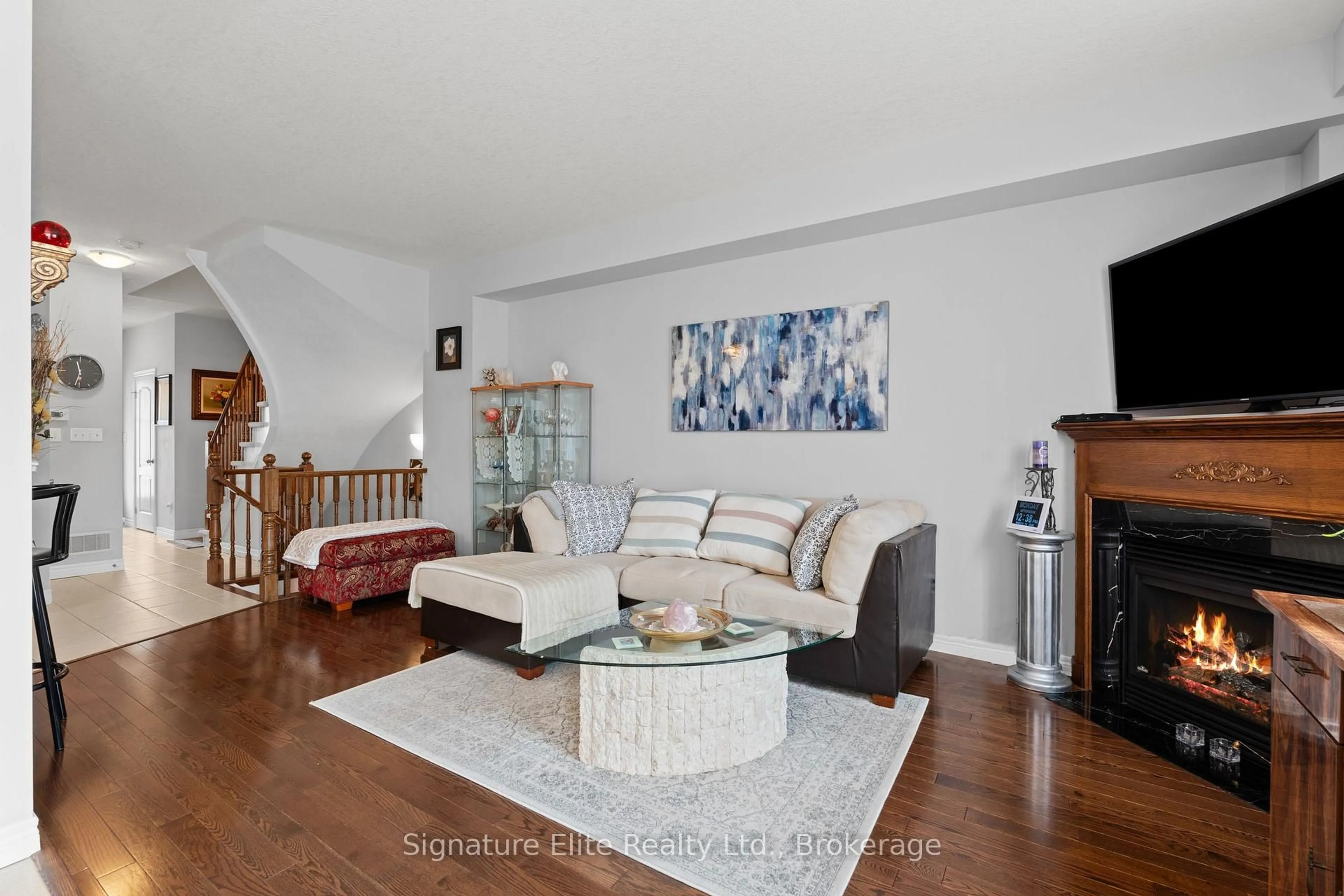 Living room with furniture, unknown for 51 Marina Point Cres, Hamilton Ontario L8E 0E4