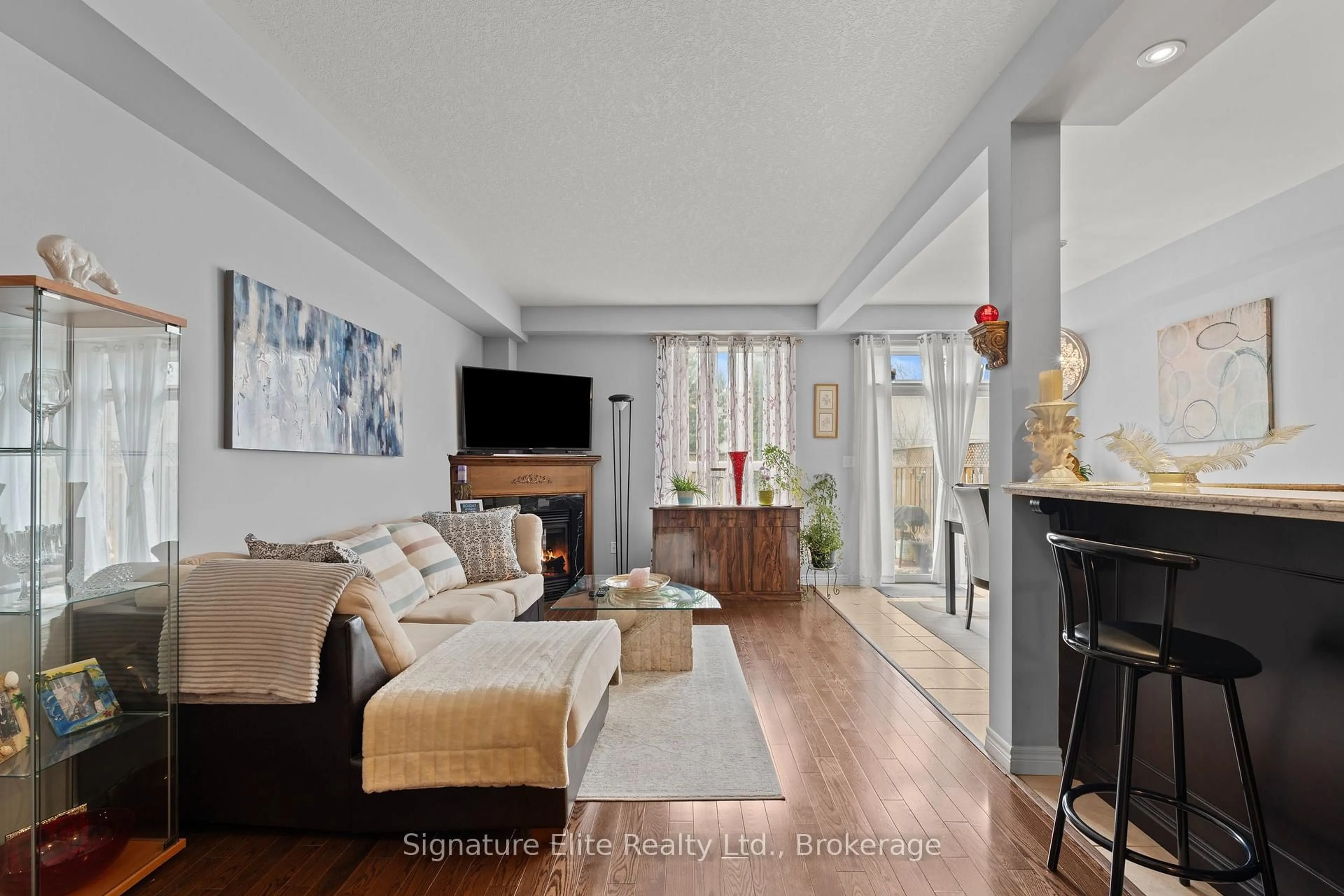 Living room with furniture, unknown for 51 Marina Point Cres, Hamilton Ontario L8E 0E4
