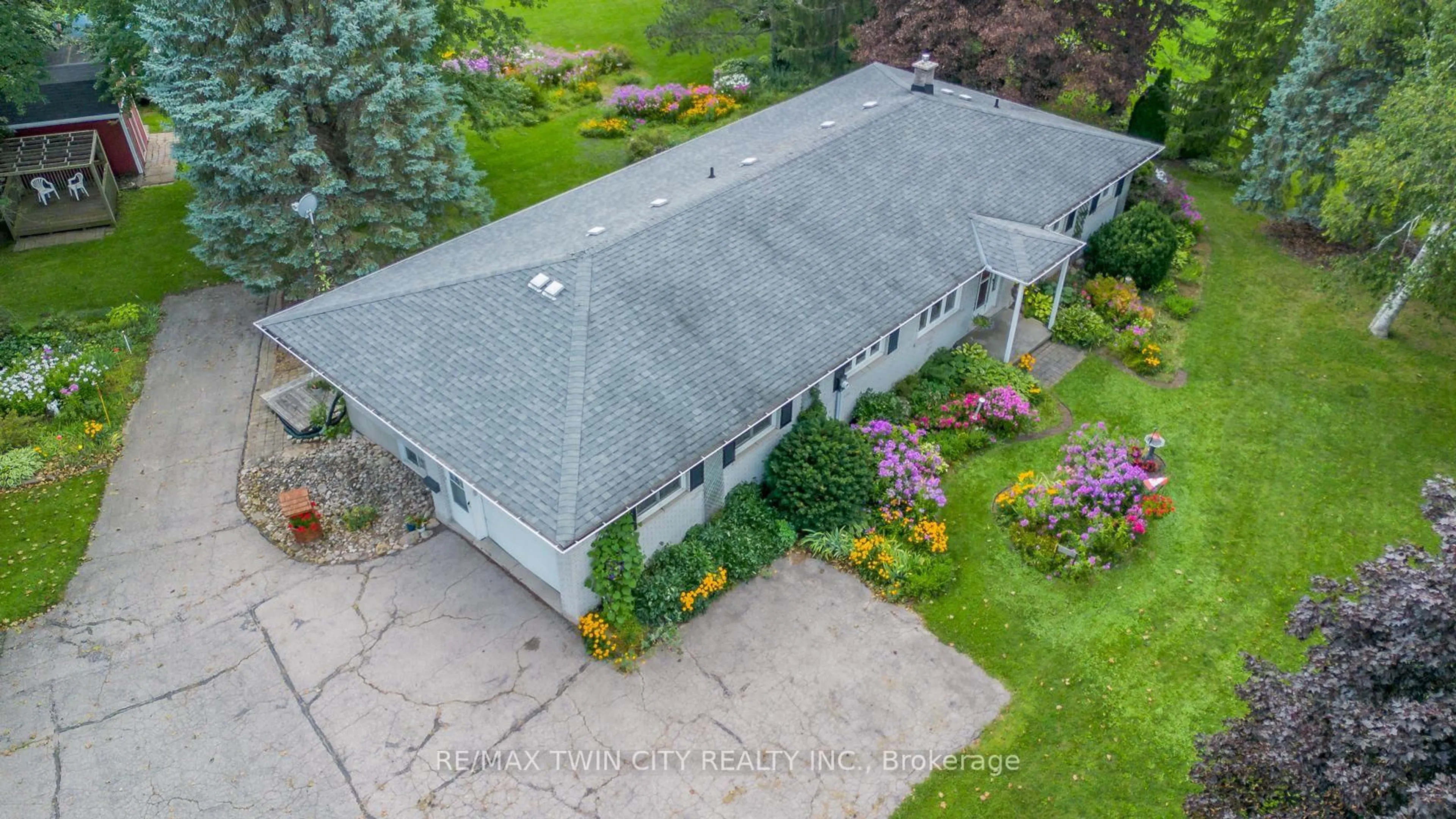 A pic from outside/outdoor area/front of a property/back of a property/a pic from drone, building for 4132 Highway 6 Highway, Puslinch Ontario N0B 2J0