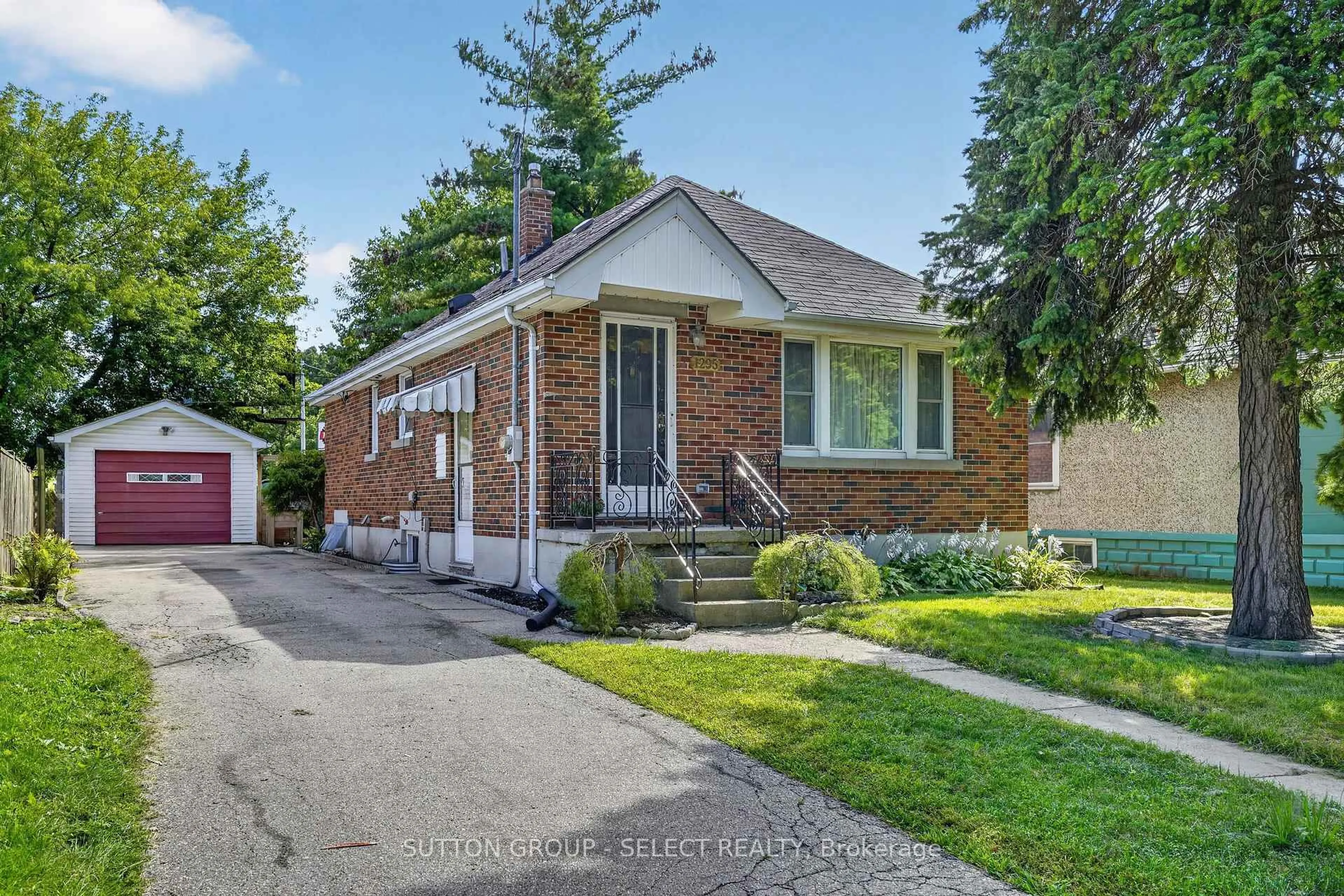 Home with brick exterior material, street for 1295 York St, London East Ontario N5W 2V5