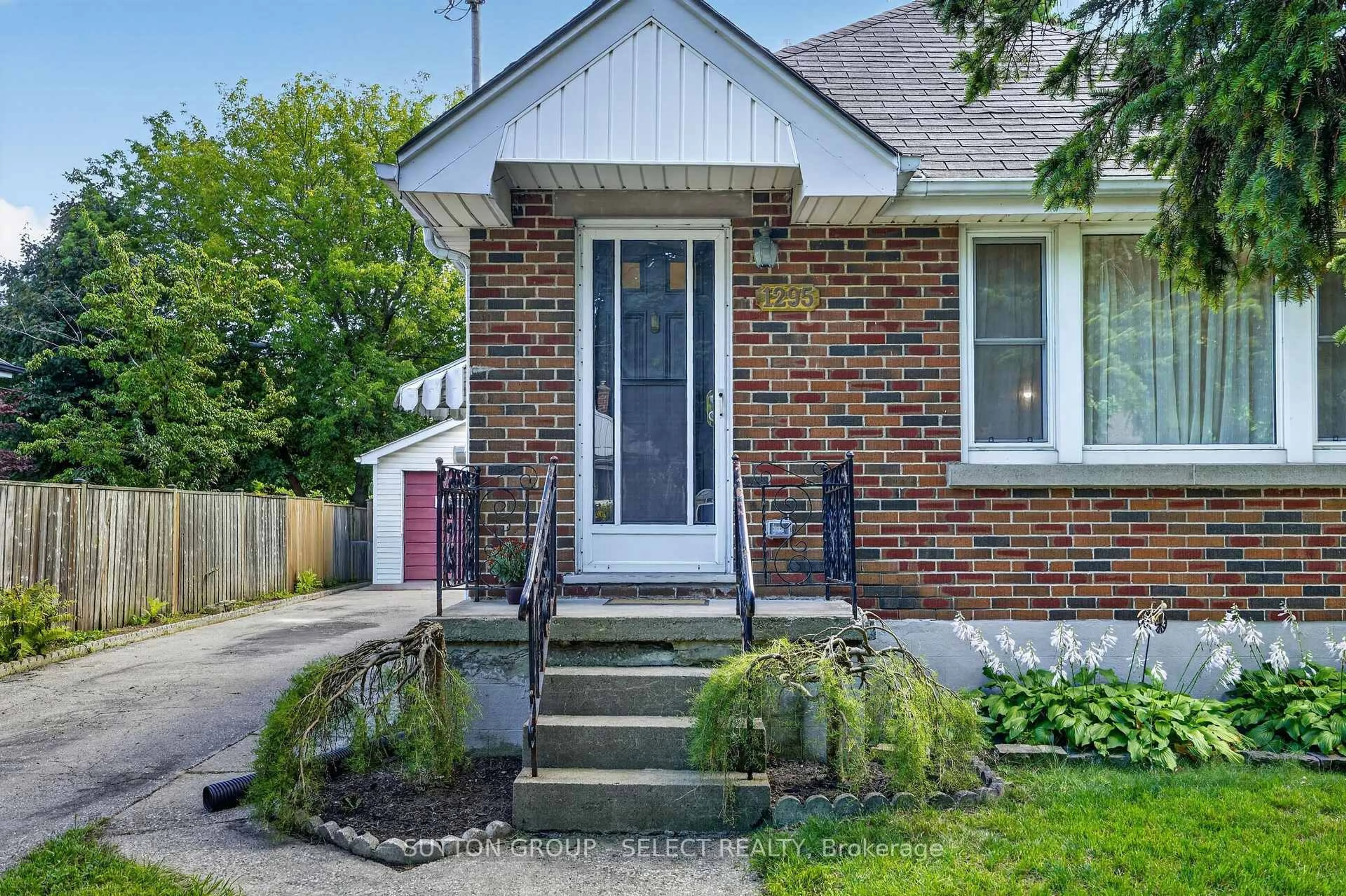 Home with brick exterior material, street for 1295 York St, London East Ontario N5W 2V5
