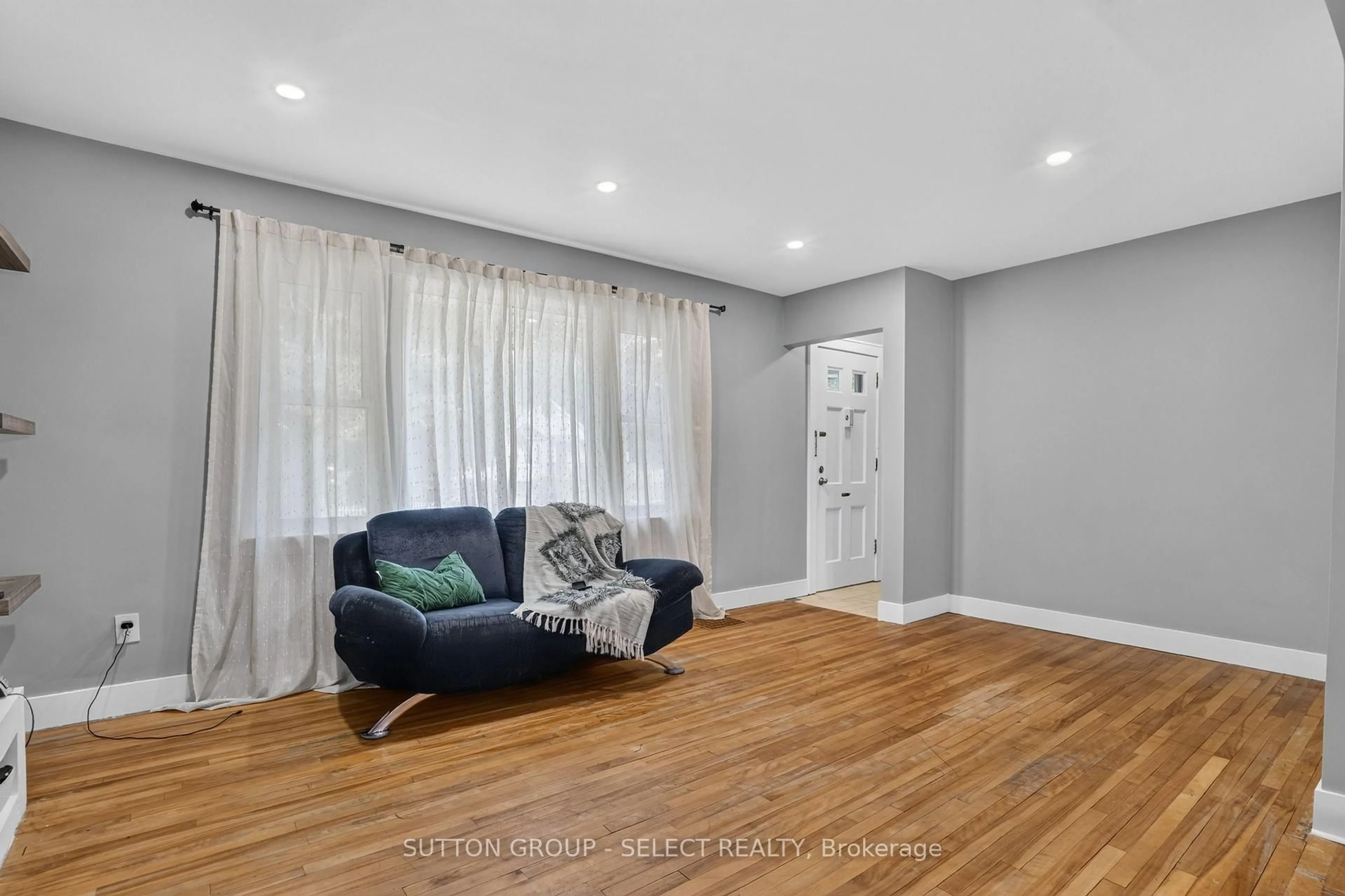 Living room with furniture, wood/laminate floor for 1295 York St, London East Ontario N5W 2V5