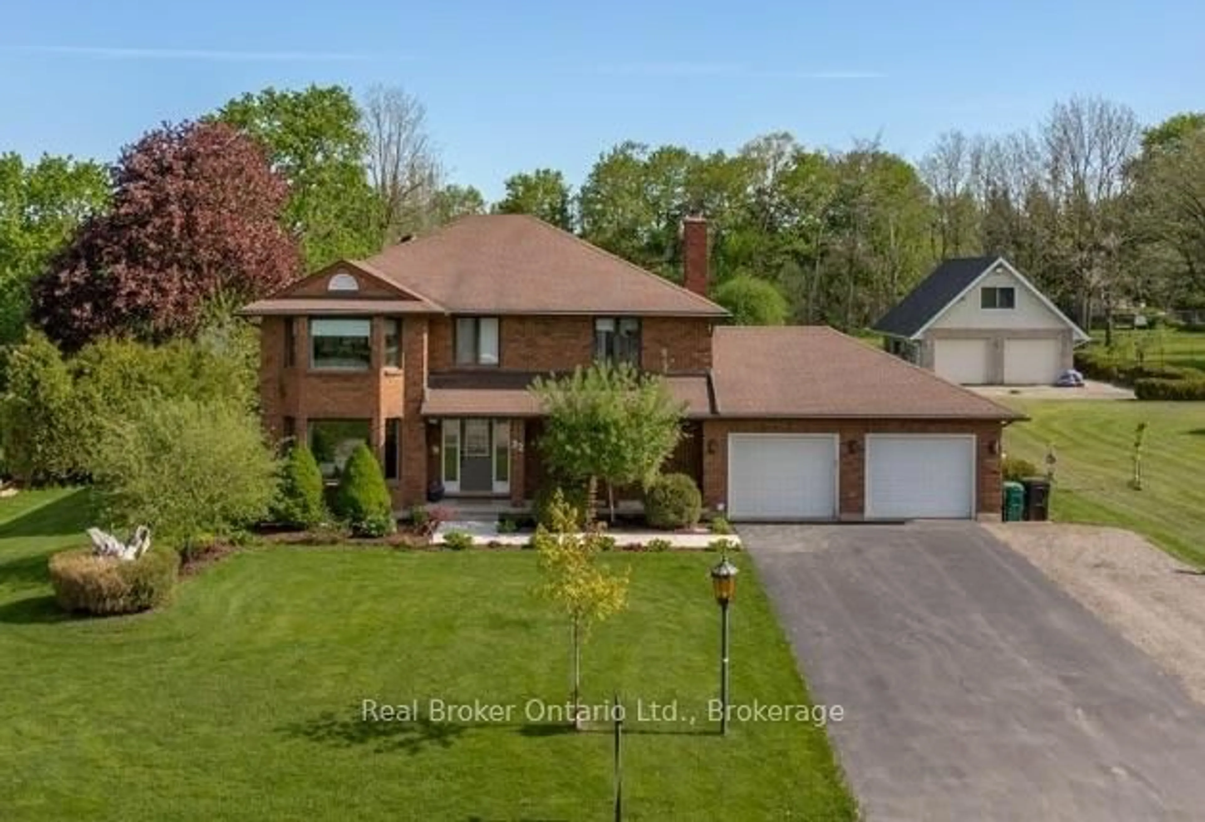 A pic from outside/outdoor area/front of a property/back of a property/a pic from drone, street for 32 Sunset Dr, Woolwich Ontario N0B 2V0