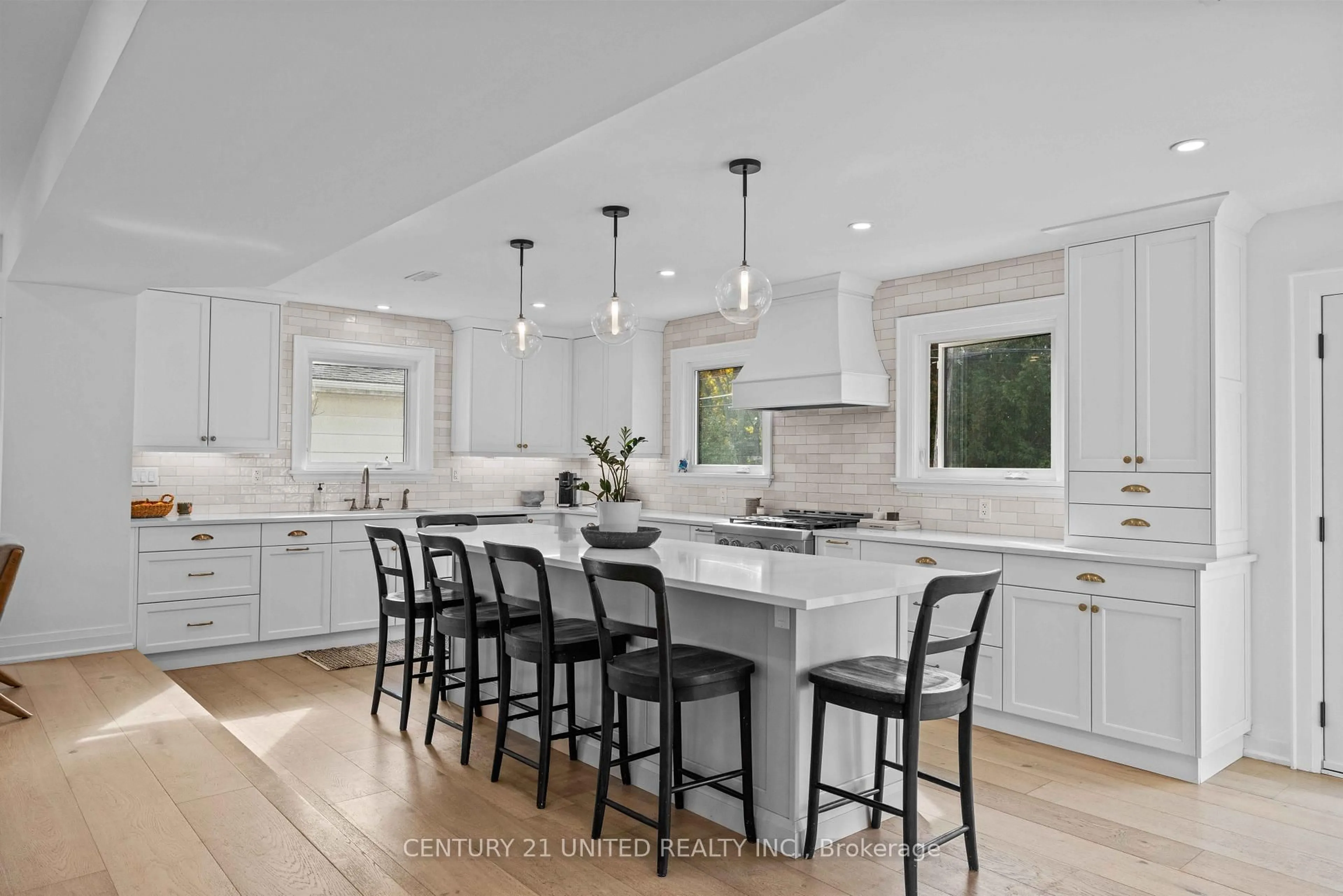 Open concept kitchen, ceramic/tile floor for 753 Chesterfield Ave, Peterborough Ontario K9H 4Y1