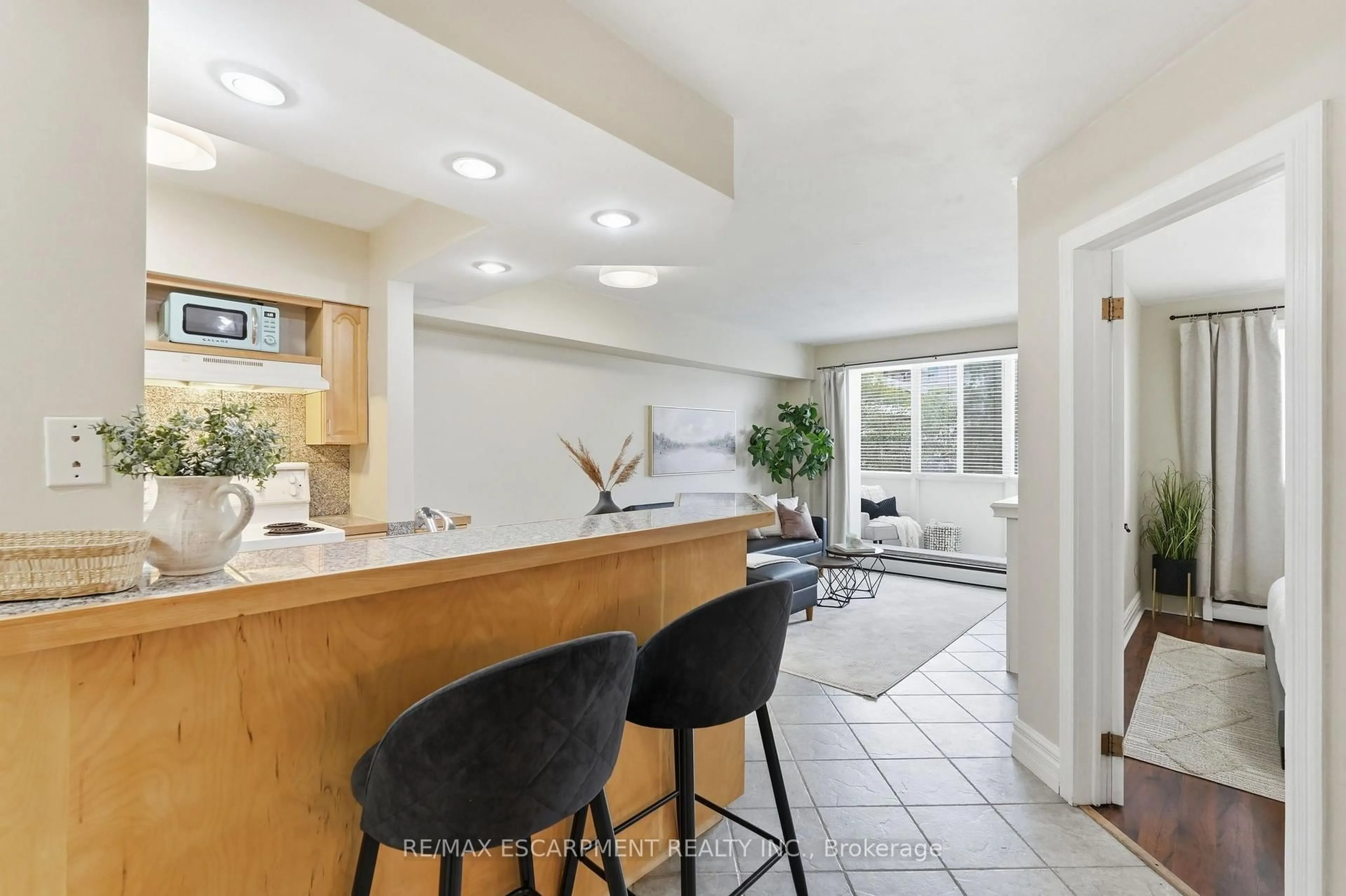 Open concept kitchen, ceramic/tile floor for 101 Queen St #PH 802, Hamilton Ontario L8P 3R9