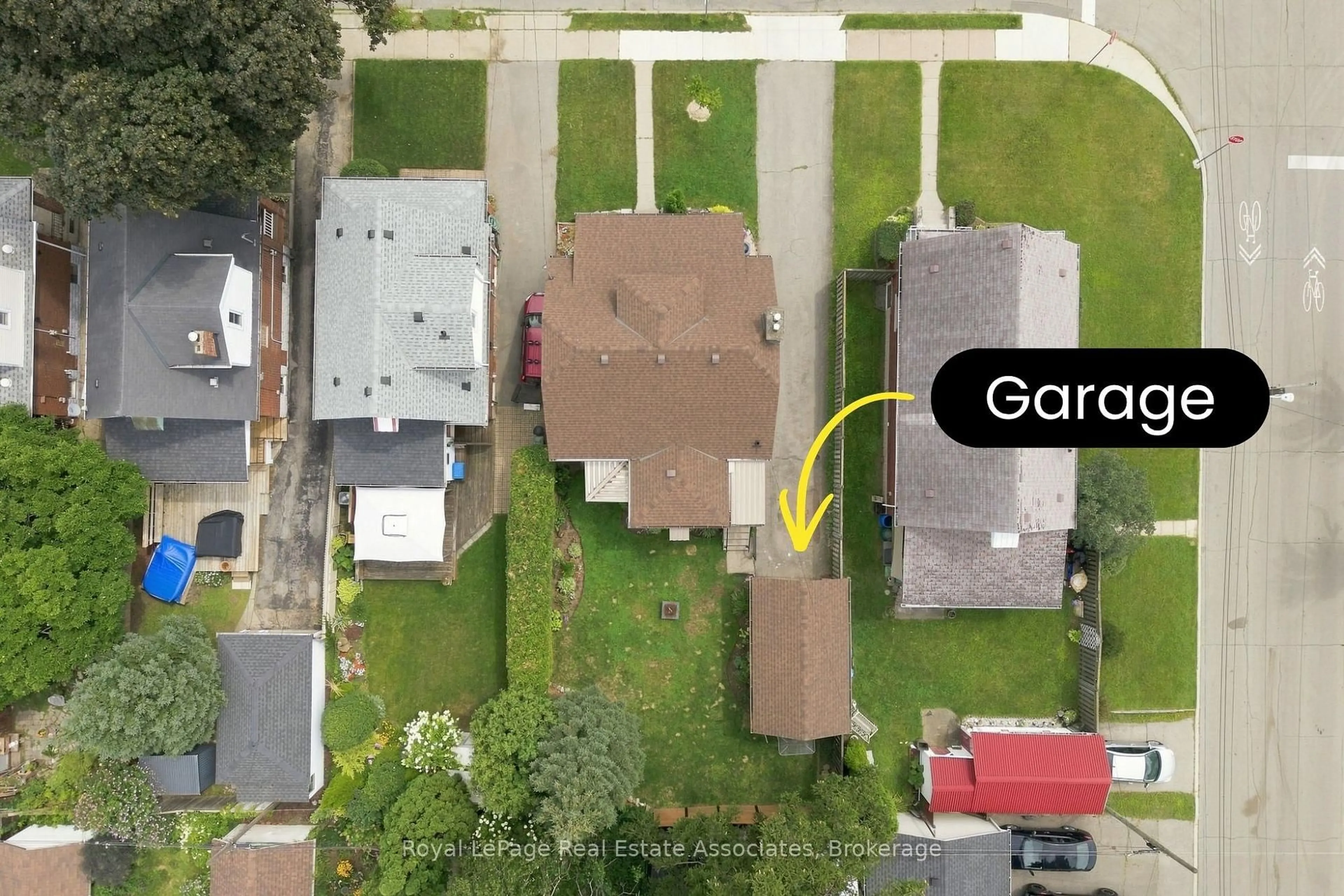 A pic from outside/outdoor area/front of a property/back of a property/a pic from drone, street for 96 Huxley Ave, Hamilton Ontario L8K 2P8