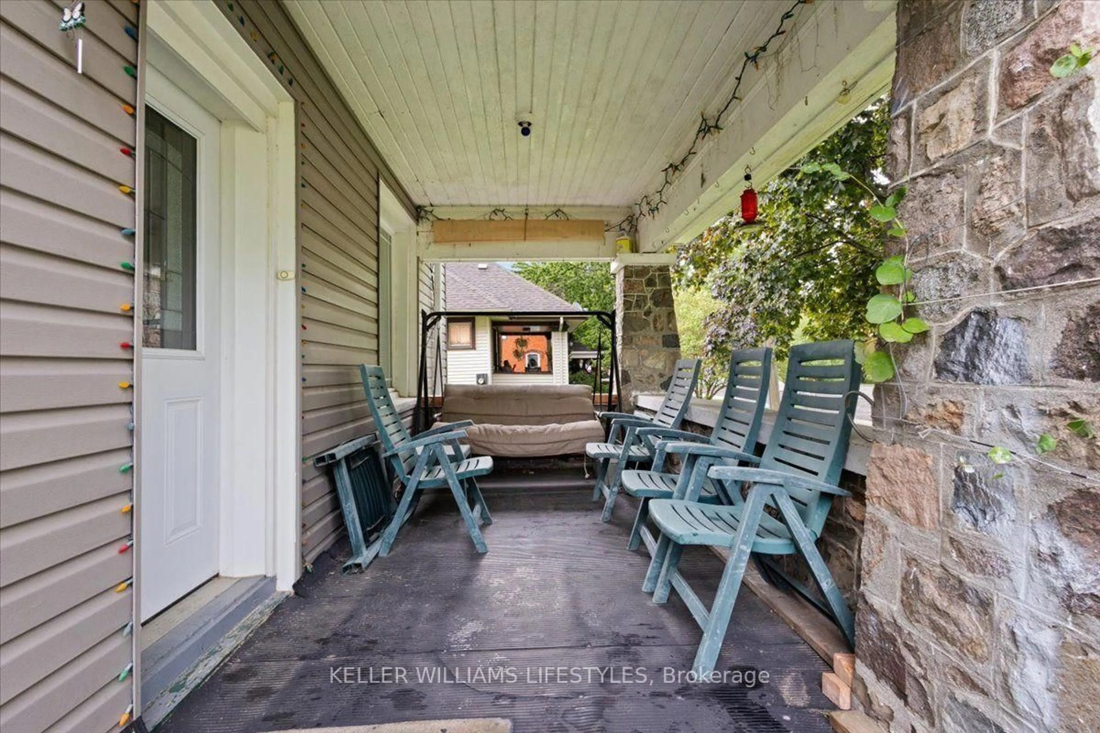 Patio, street for 61 Main St, Chatham-Kent Ontario N0P 1T0