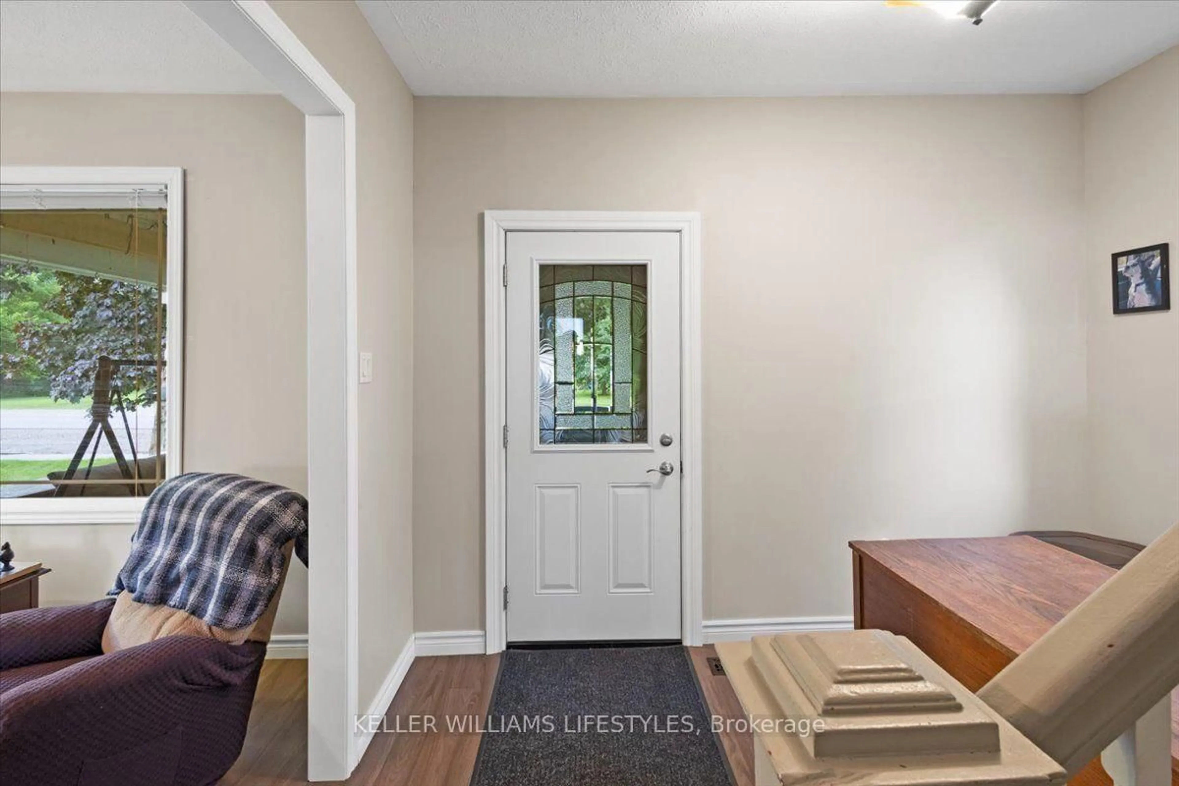 Indoor entryway for 61 Main St, Chatham-Kent Ontario N0P 1T0