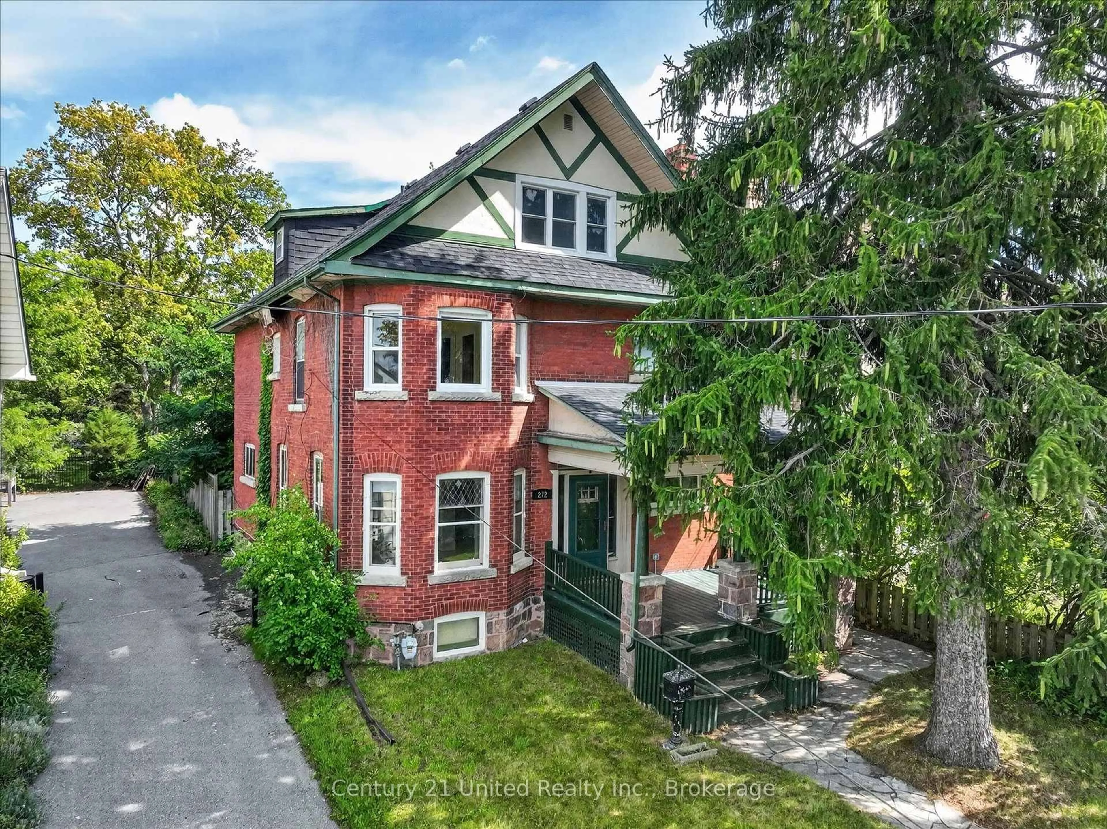Home with brick exterior material, street for 272 Burnham St, Peterborough Ontario K9H 1T3