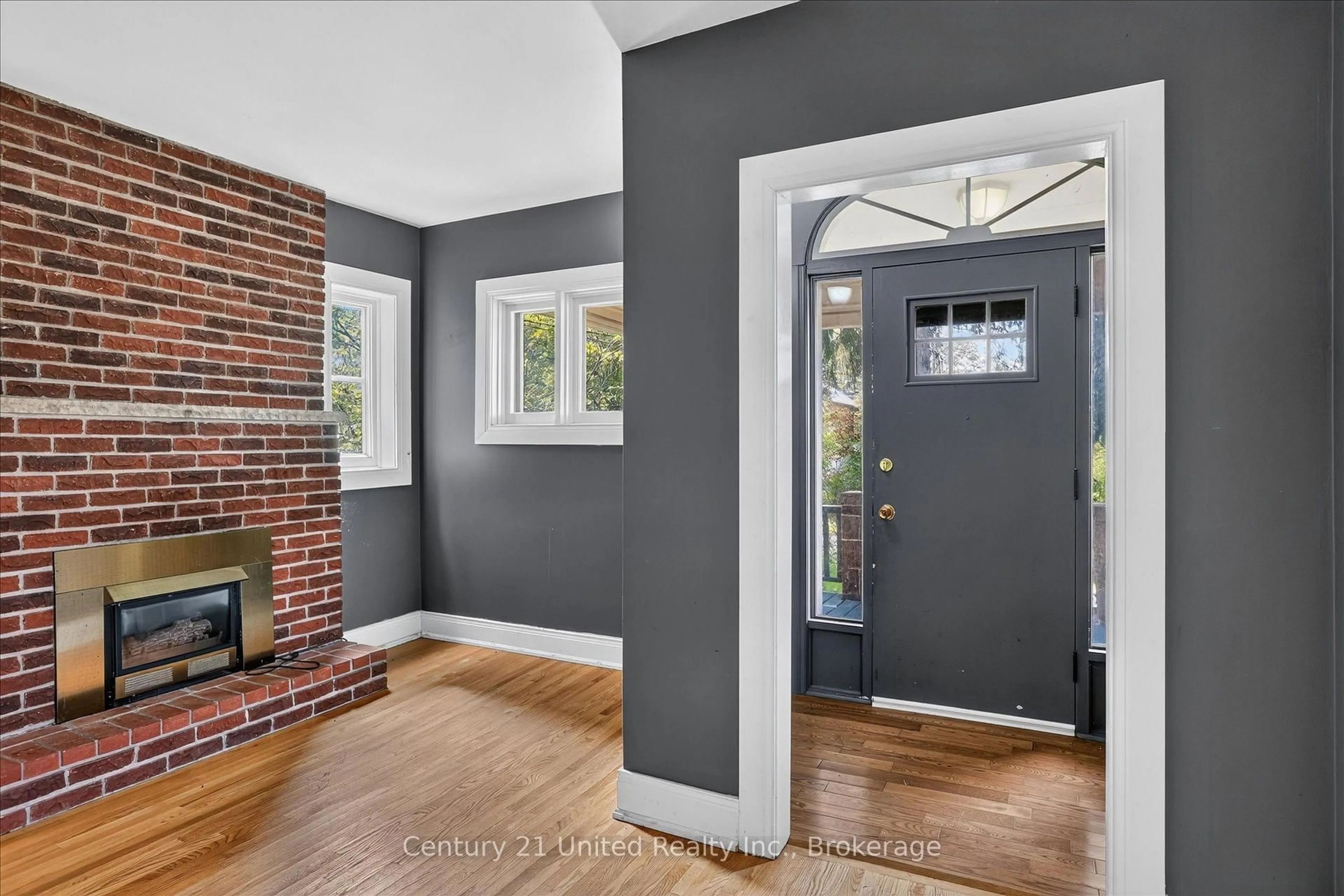 Indoor entryway for 272 Burnham St, Peterborough Ontario K9H 1T3