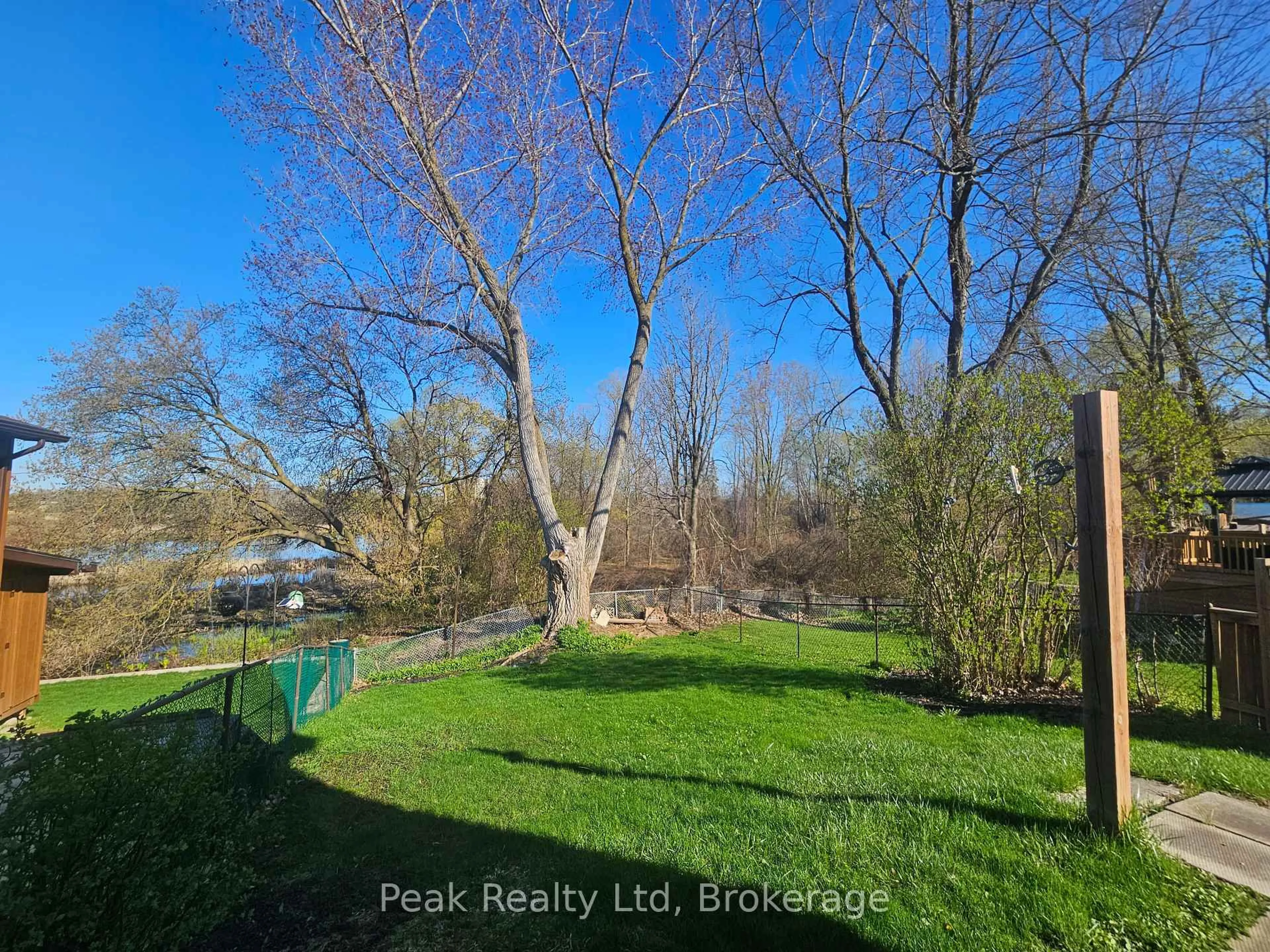 A pic from outside/outdoor area/front of a property/back of a property/a pic from drone, water/lake/river/ocean view for 122 Keats Dr, Woodstock Ontario N4S 8B8