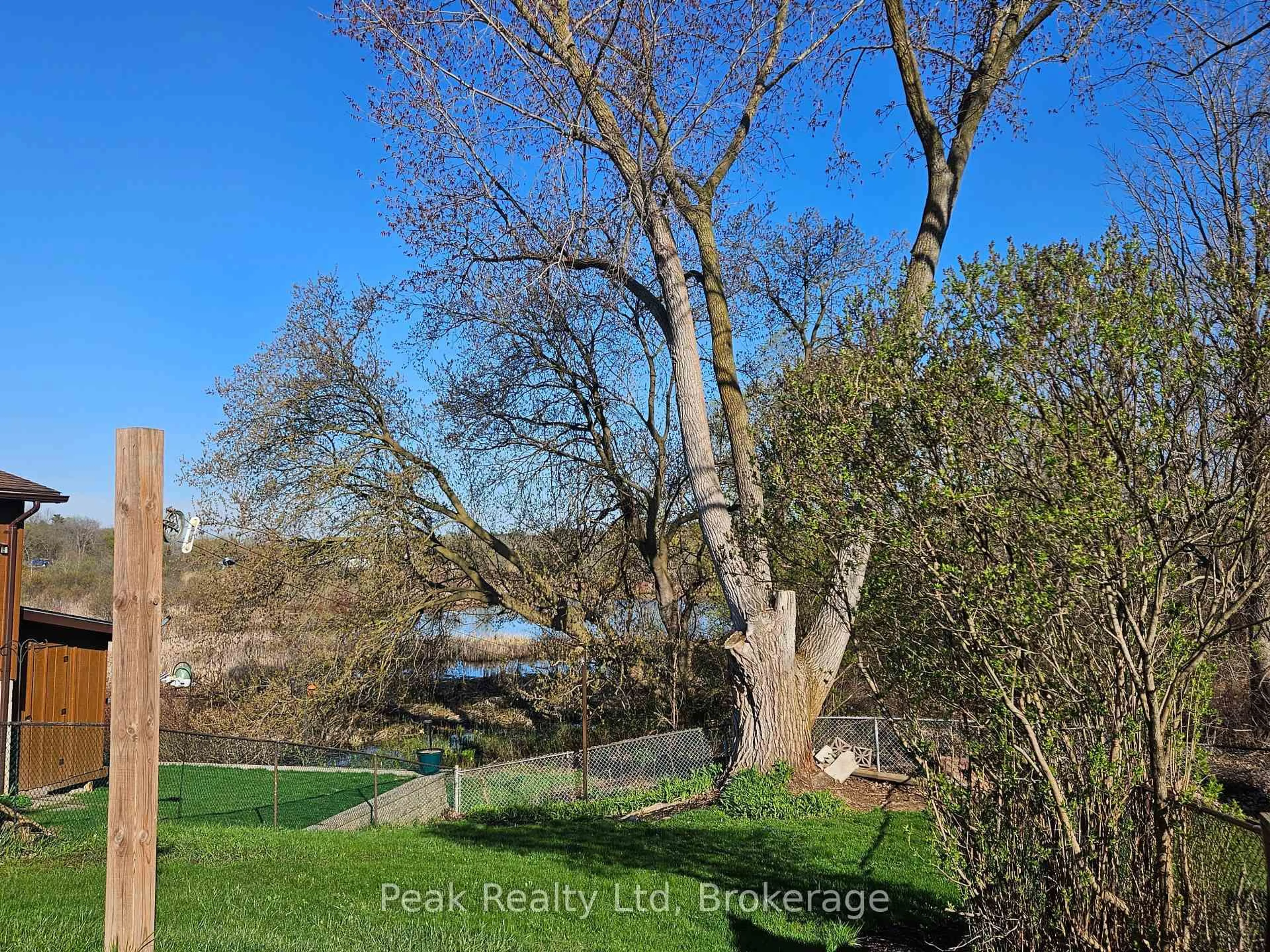 A pic from outside/outdoor area/front of a property/back of a property/a pic from drone, water/lake/river/ocean view for 122 Keats Dr, Woodstock Ontario N4S 8B8