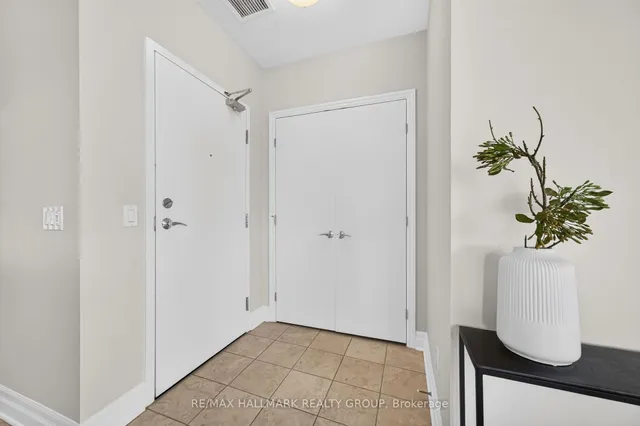 235 Kent St #PH05, Ottawa 5