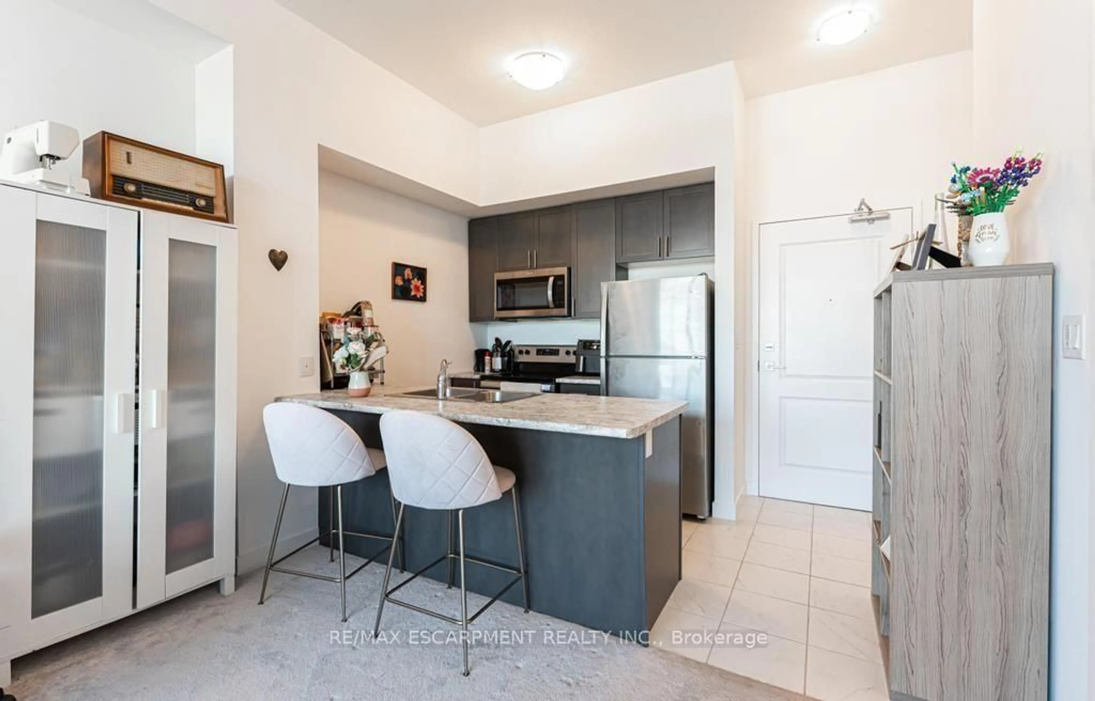 Open concept kitchen, ceramic/tile floor for 450 Dundas St #503, Hamilton Ontario L8B 1Z2