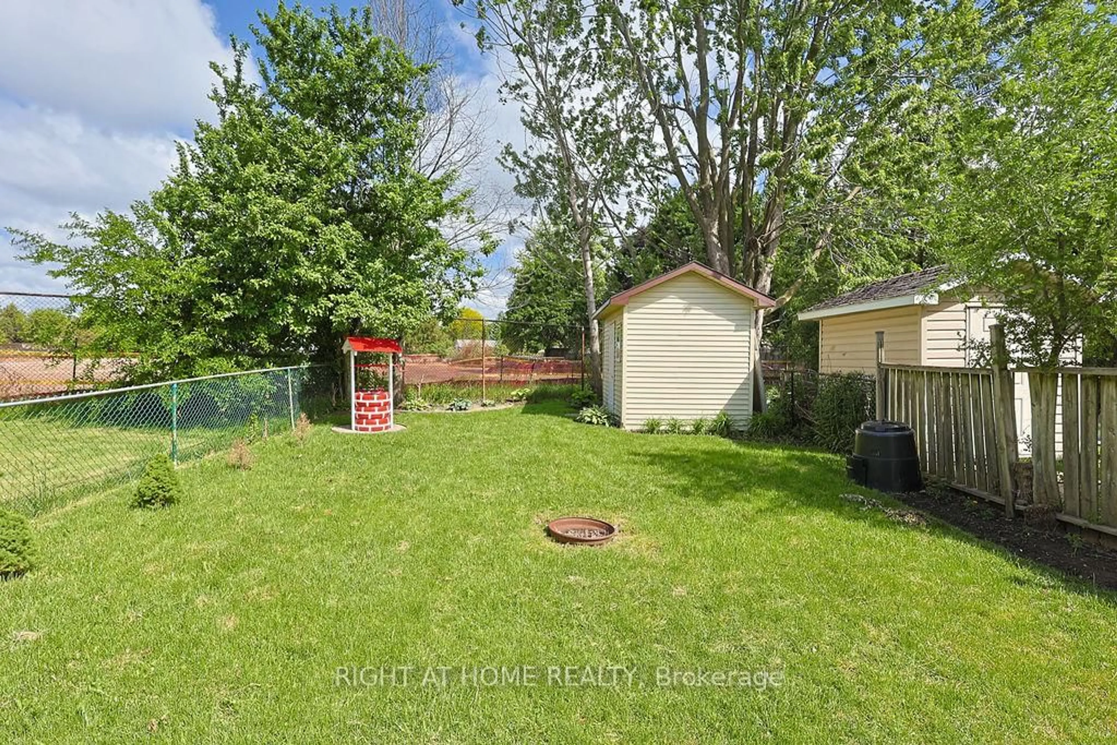Unknown for 208 Admiral Dr, London East Ontario N5V 1H8