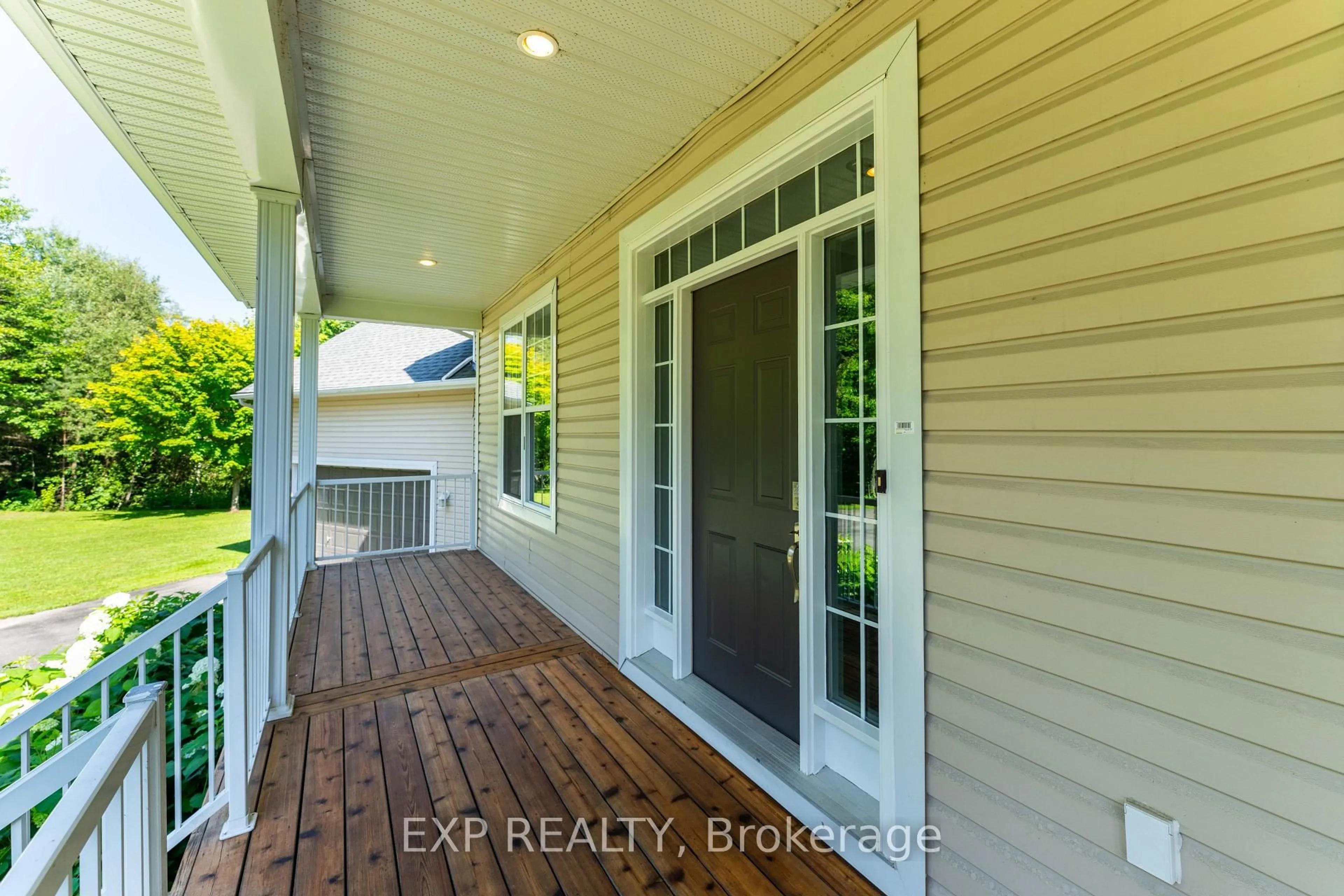 Indoor entryway for 4356 Piperville Rd Rd, Ottawa Ontario K1G 3N4