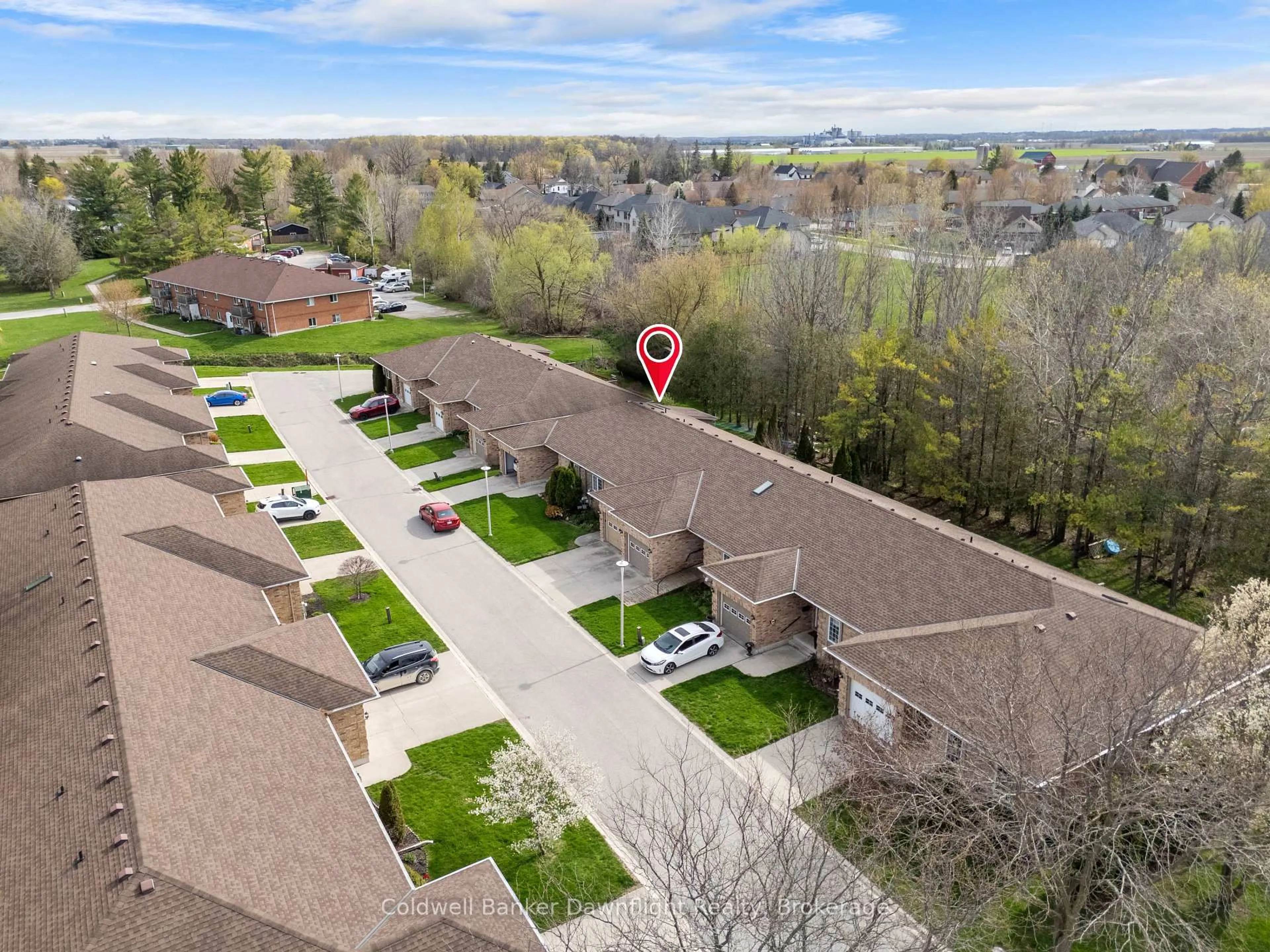 A pic from outside/outdoor area/front of a property/back of a property/a pic from drone, street for 7 Brookside Pl, South Huron Ontario N0M 1S2