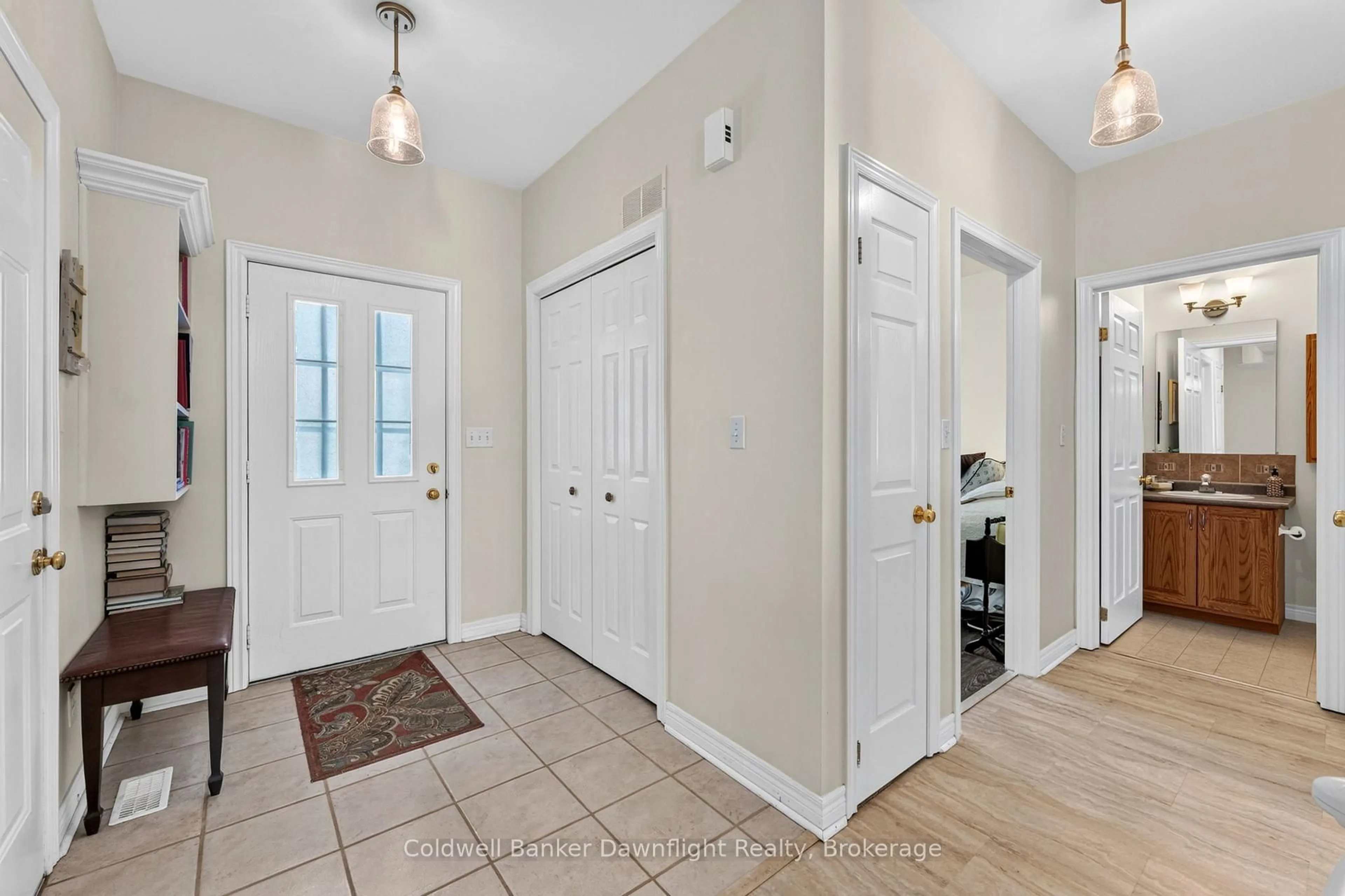 Indoor entryway for 7 Brookside Pl, South Huron Ontario N0M 1S2