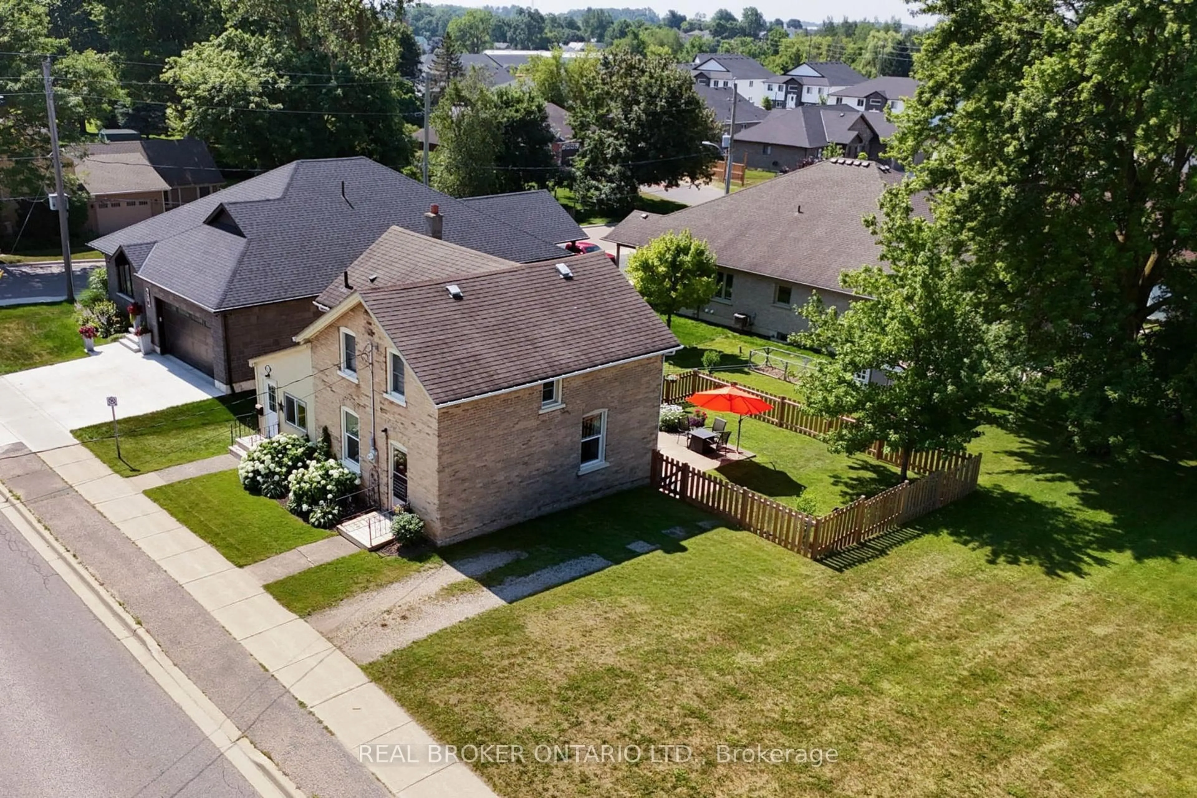 A pic from outside/outdoor area/front of a property/back of a property/a pic from drone, street for 520 Elma St, North Perth Ontario N4W 1W3