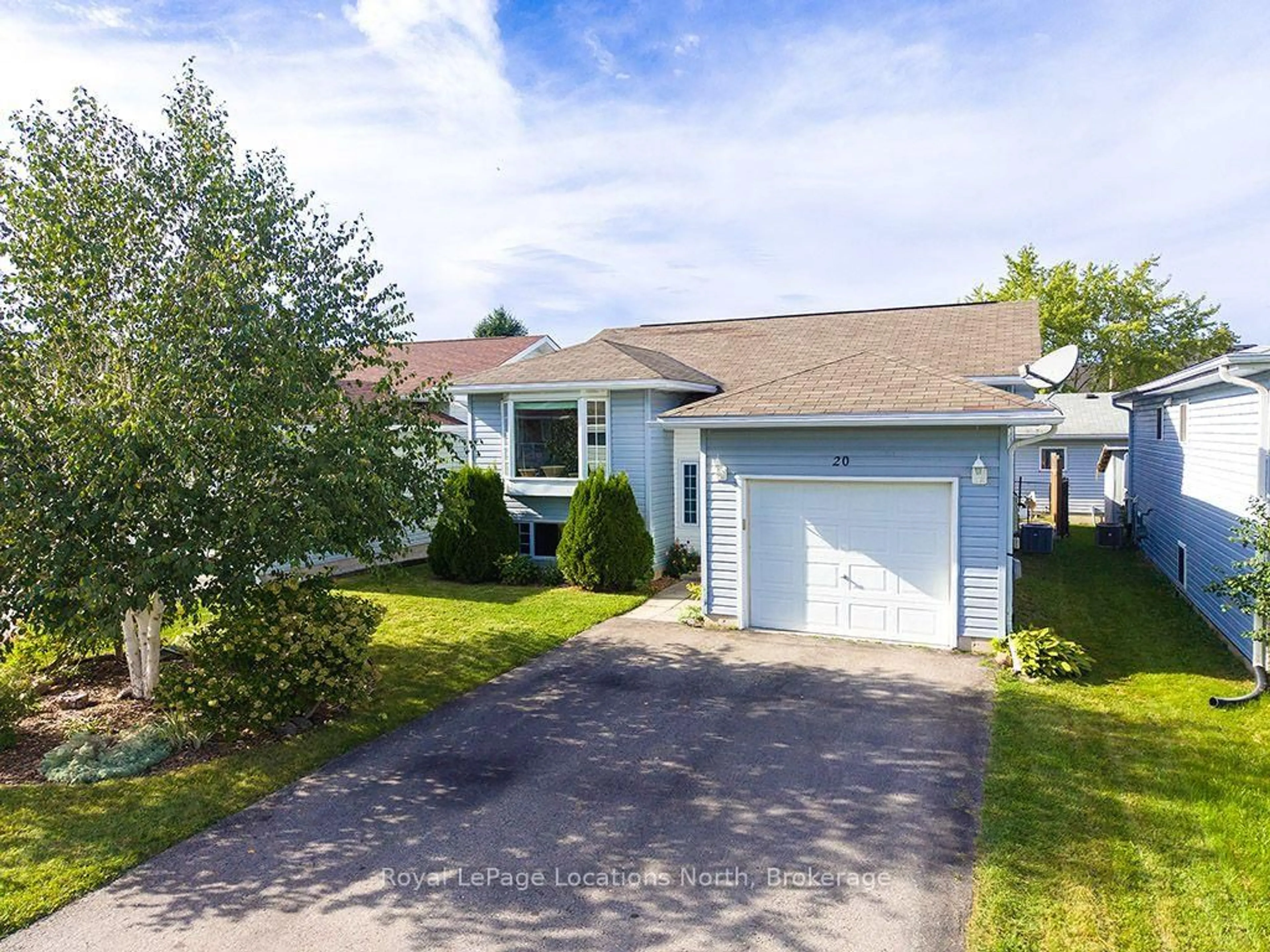 Home with vinyl exterior material, street for 20 Birchwood Crt, Meaford Ontario N4L 1T9
