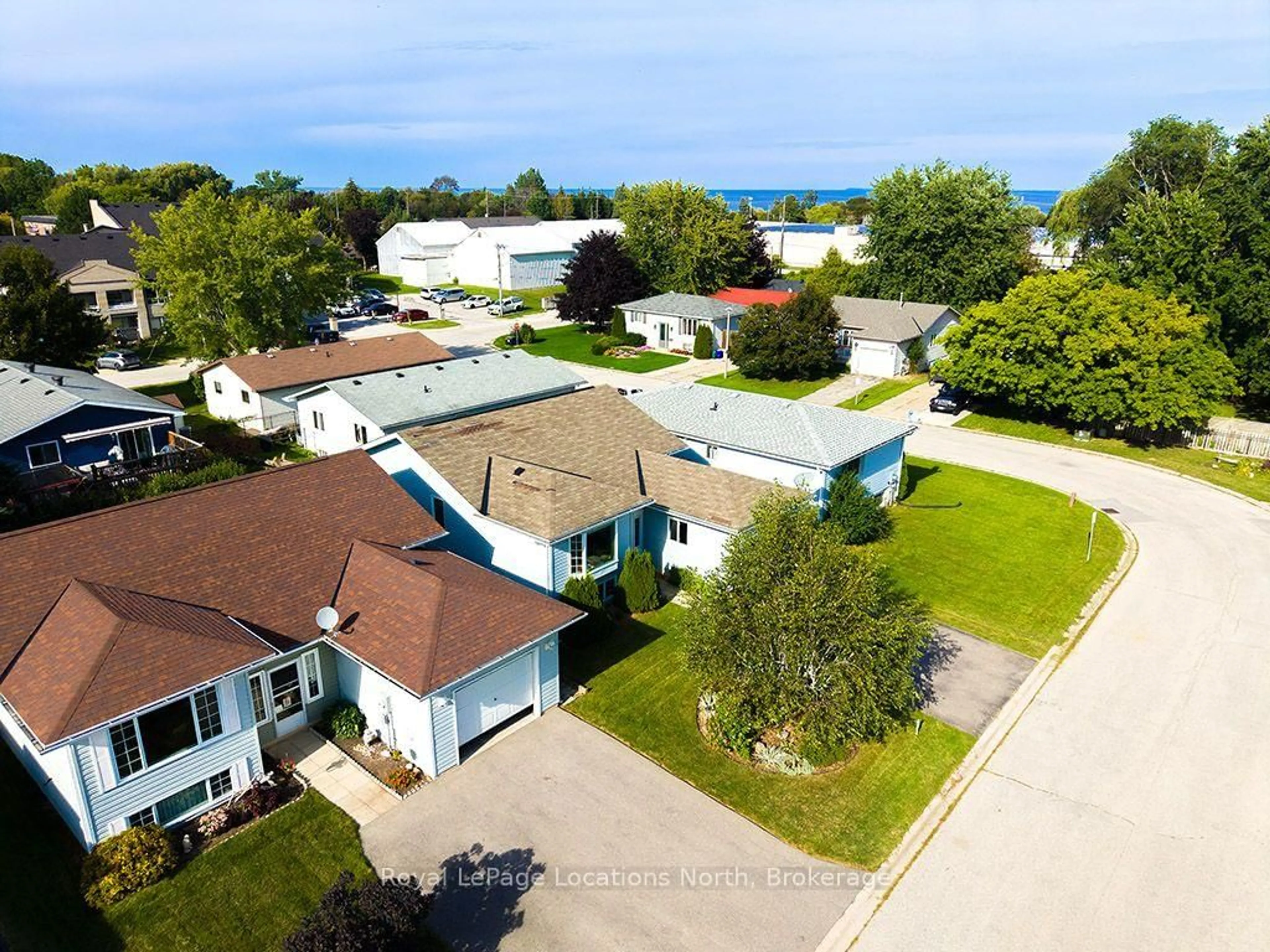 A pic from outside/outdoor area/front of a property/back of a property/a pic from drone, water/lake/river/ocean view for 20 Birchwood Crt, Meaford Ontario N4L 1T9