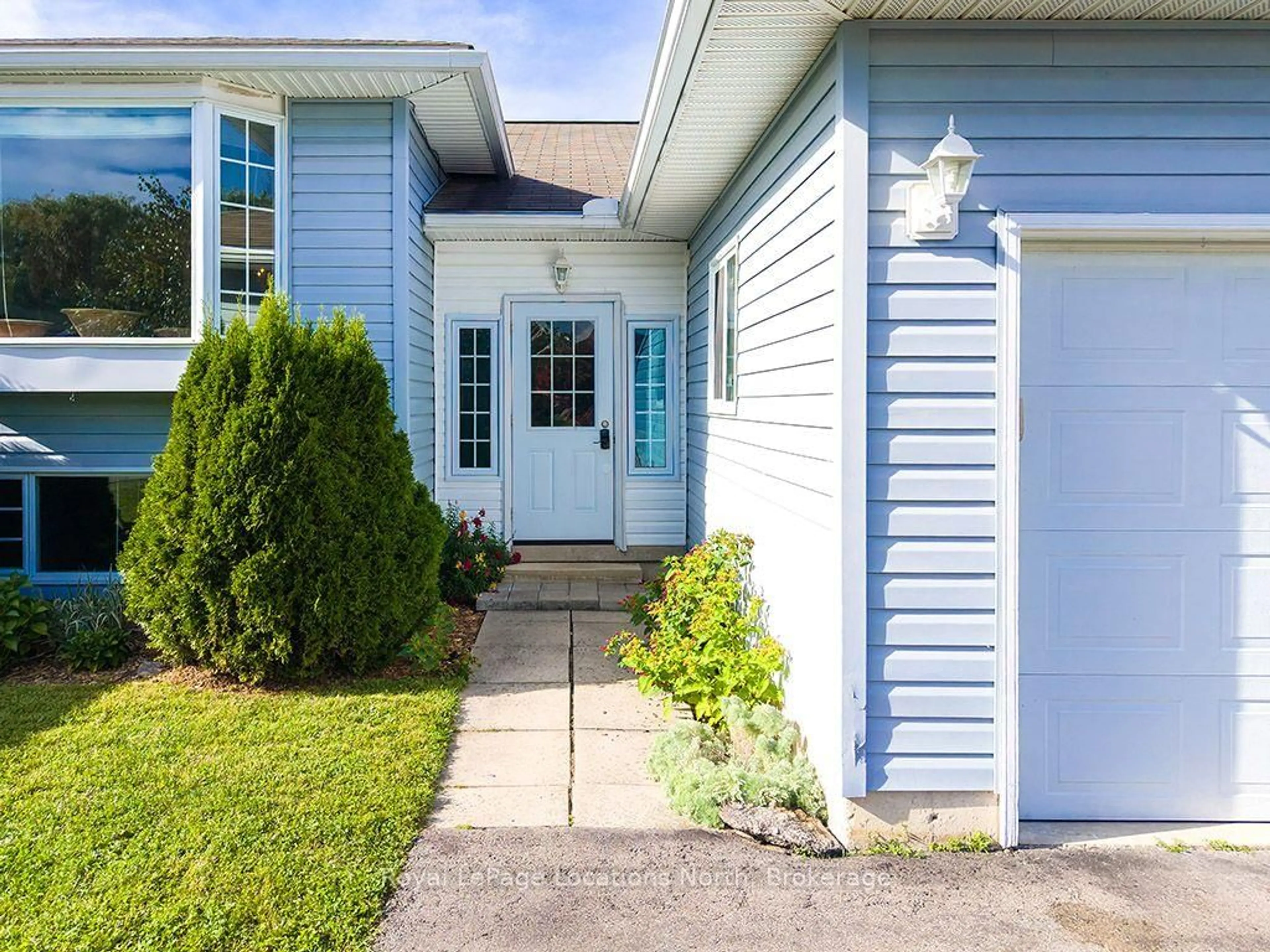 Home with vinyl exterior material, street for 20 Birchwood Crt, Meaford Ontario N4L 1T9
